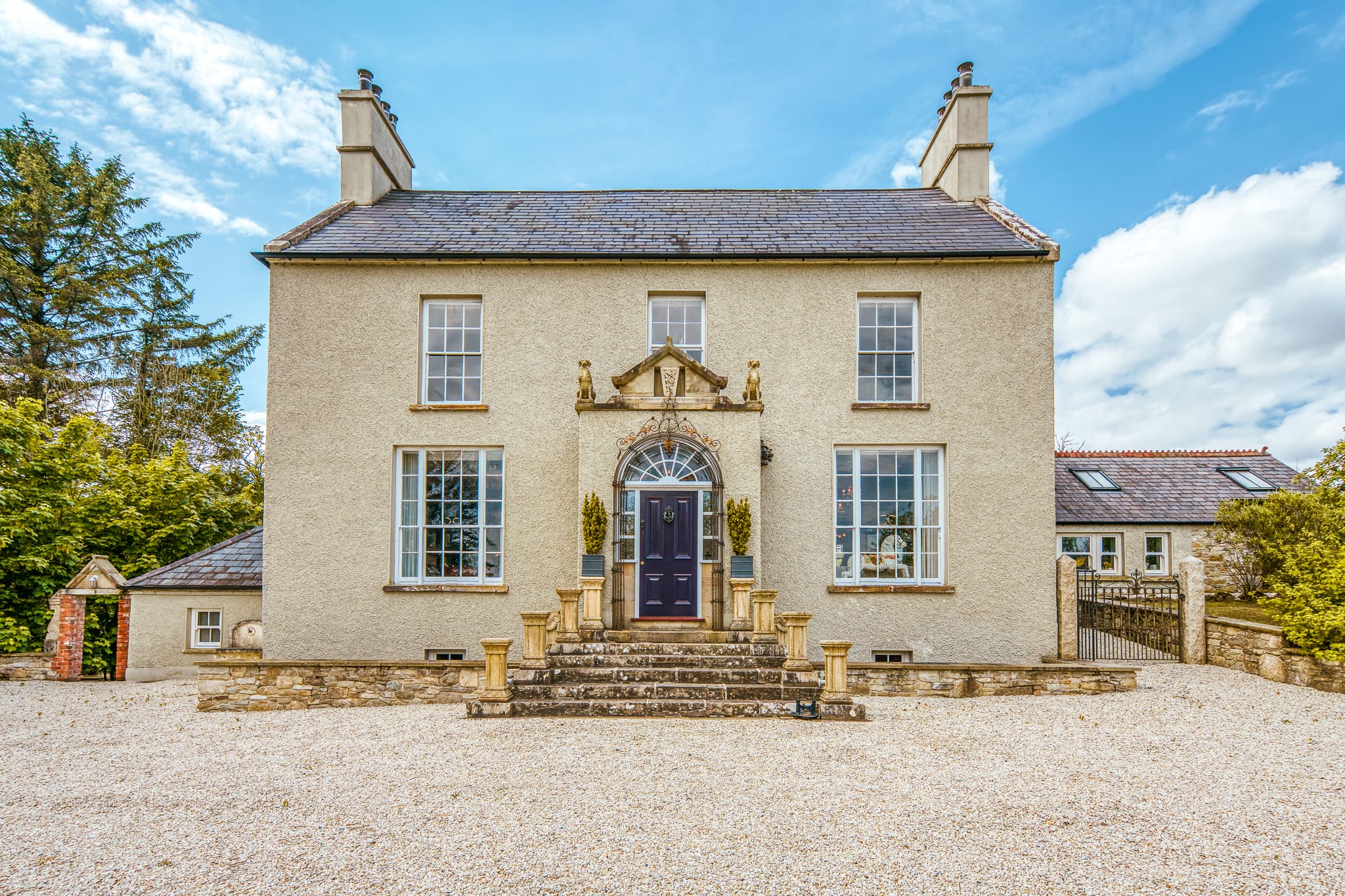 An Teach Gorm: Stunning 7-Bedroom Apartment with Seaviews, County Donegal