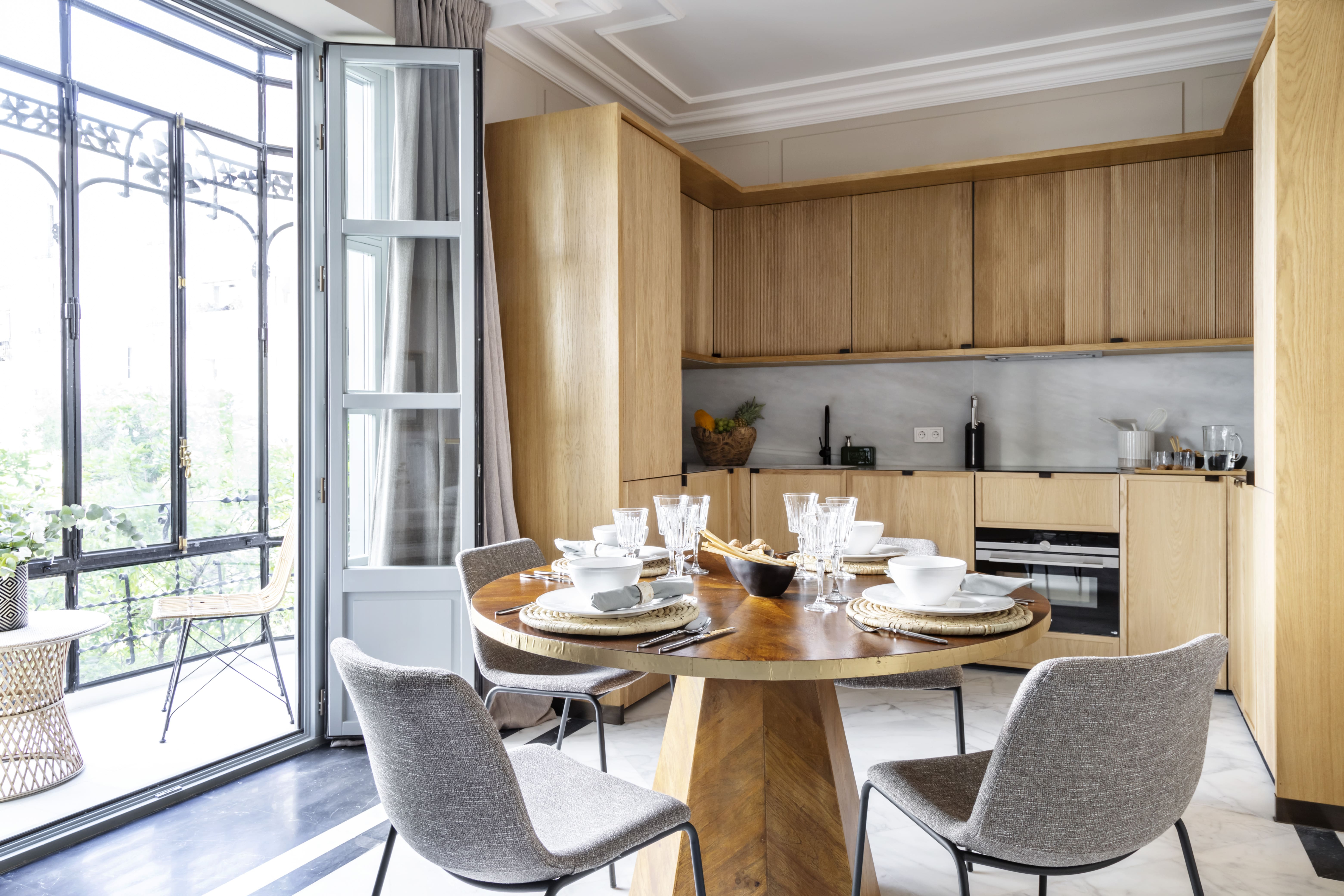 Apartamento del Cielo: Stylish Luxury Apartment with Shared Pool in Madrid