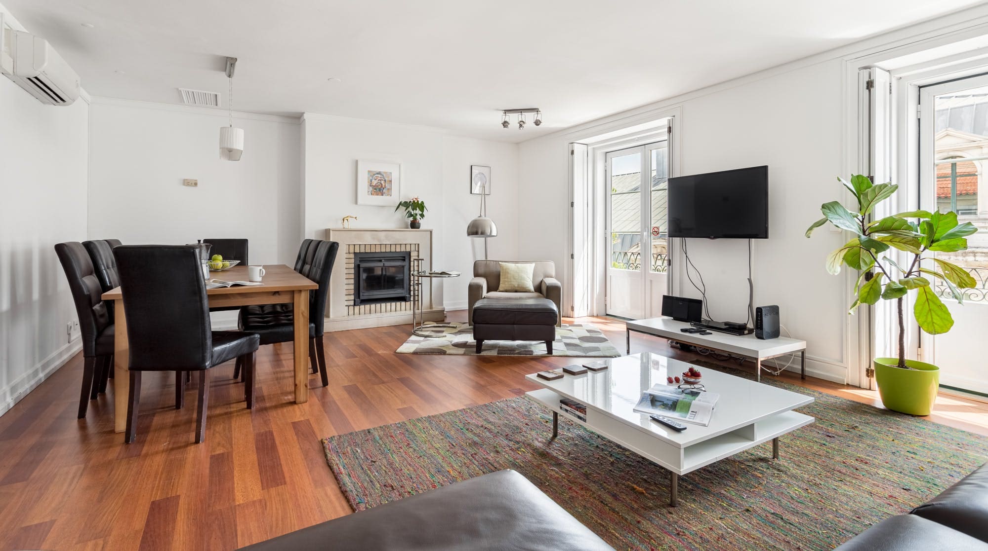 Apartamento do Chiado: Spacious 3-Bedroom Apartment in the Heart of Lisbon