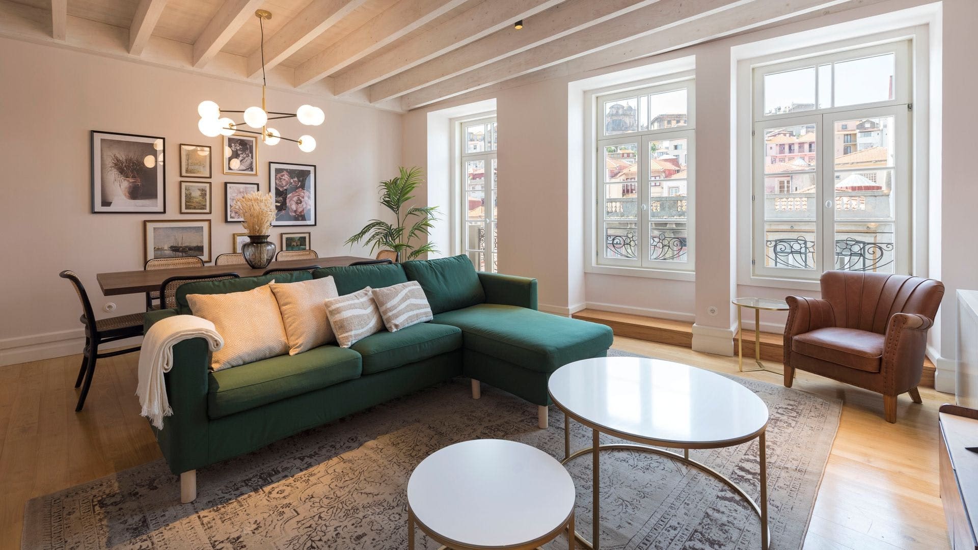 Apartamentos da Ribeira: Stylish 3-Bedroom Apartment Rental in the Heart of Porto