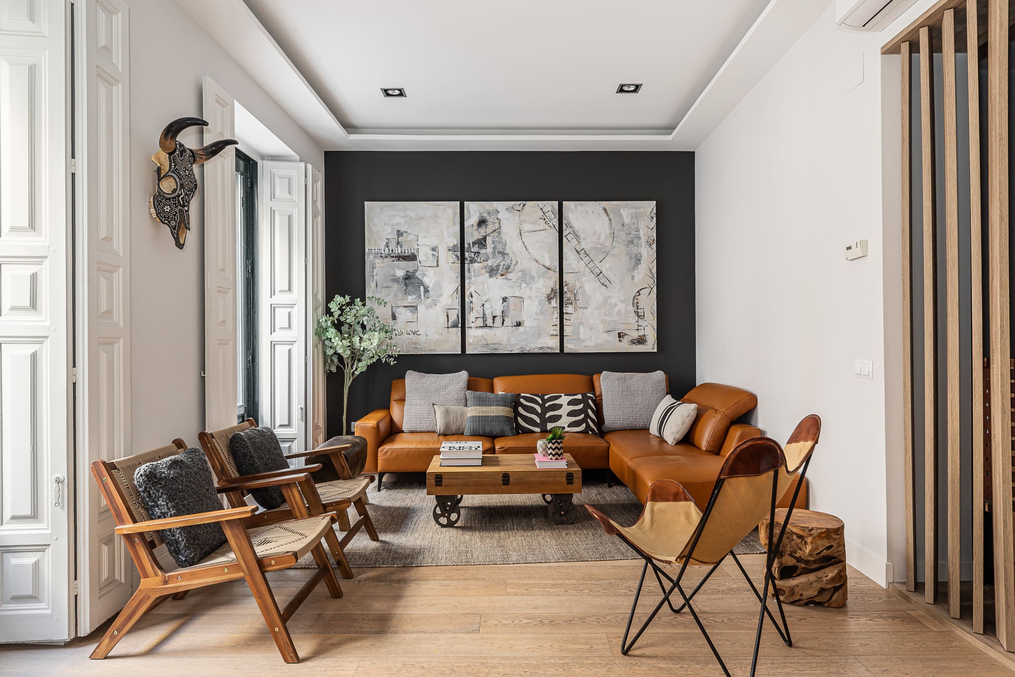 Apartamentos de Chueca: Spacious 4-Bedroom Apartment in Vibrant Chueca, Madrid