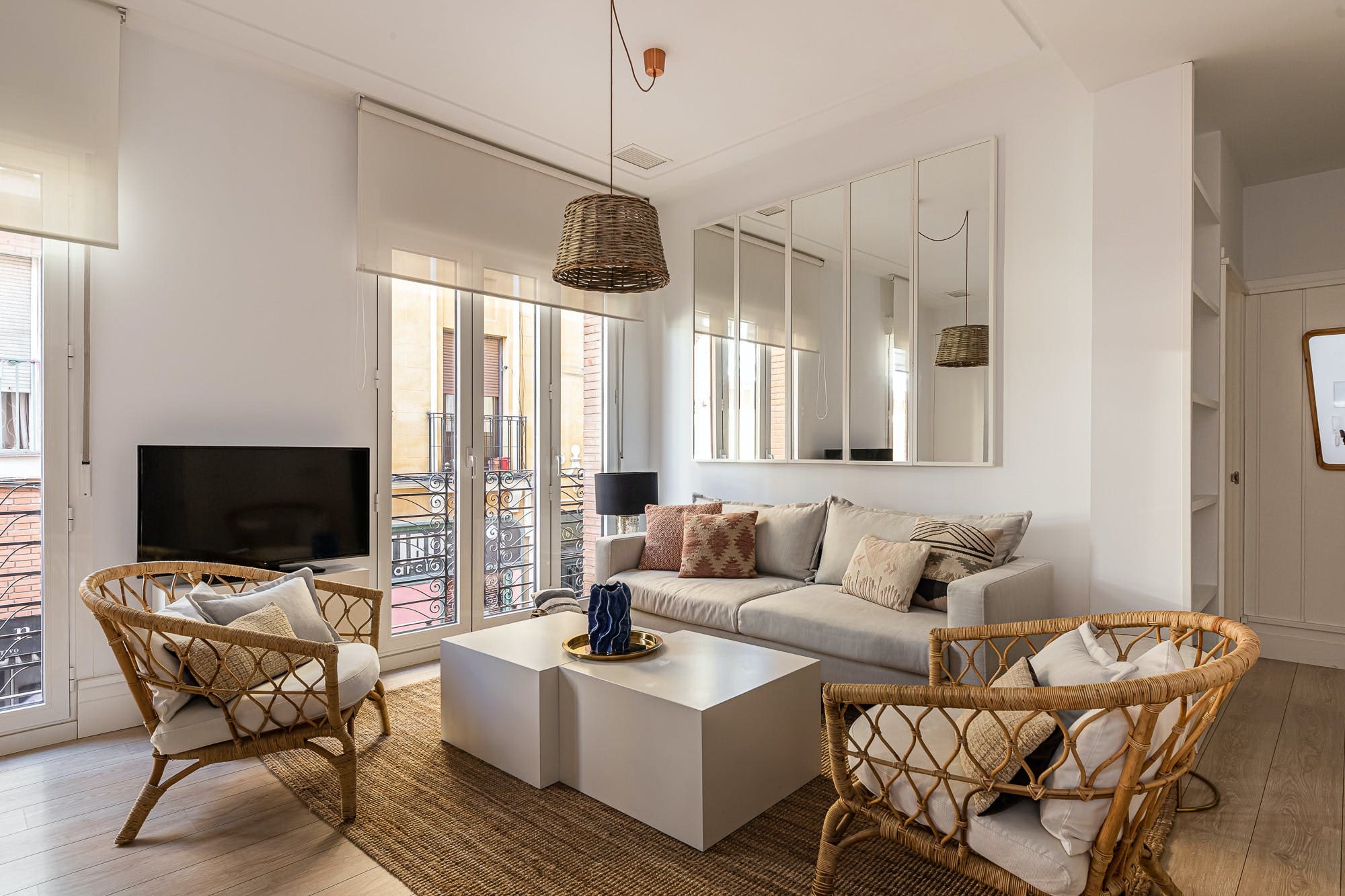 Apartamentos de la Plaza: Luxury 3-Bedroom Apartment in Lavapiés, Madrid with Air-Con