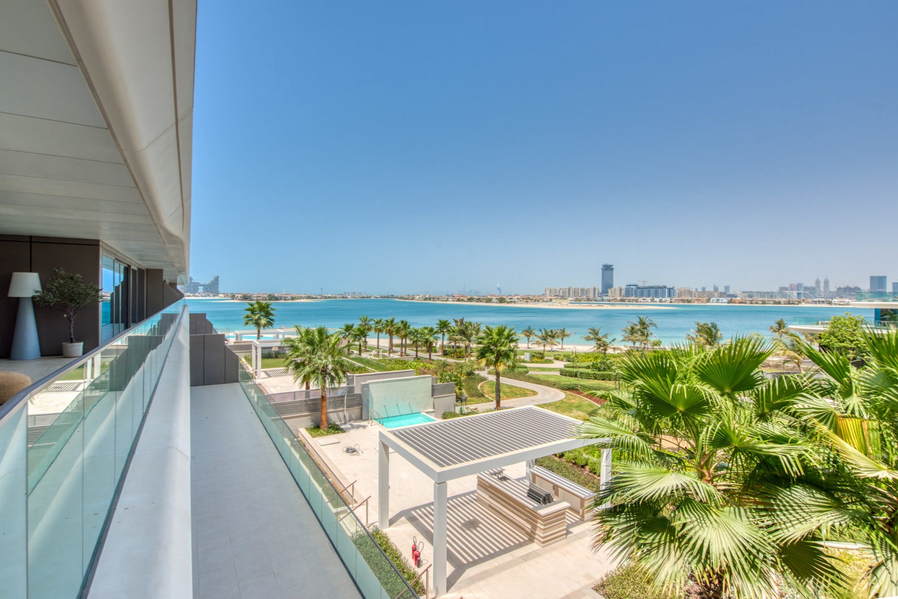 Apartment Nakheel Dubai: 5-Bedroom Luxury Apartment with Seaview and Pool, Palm Jumeirah