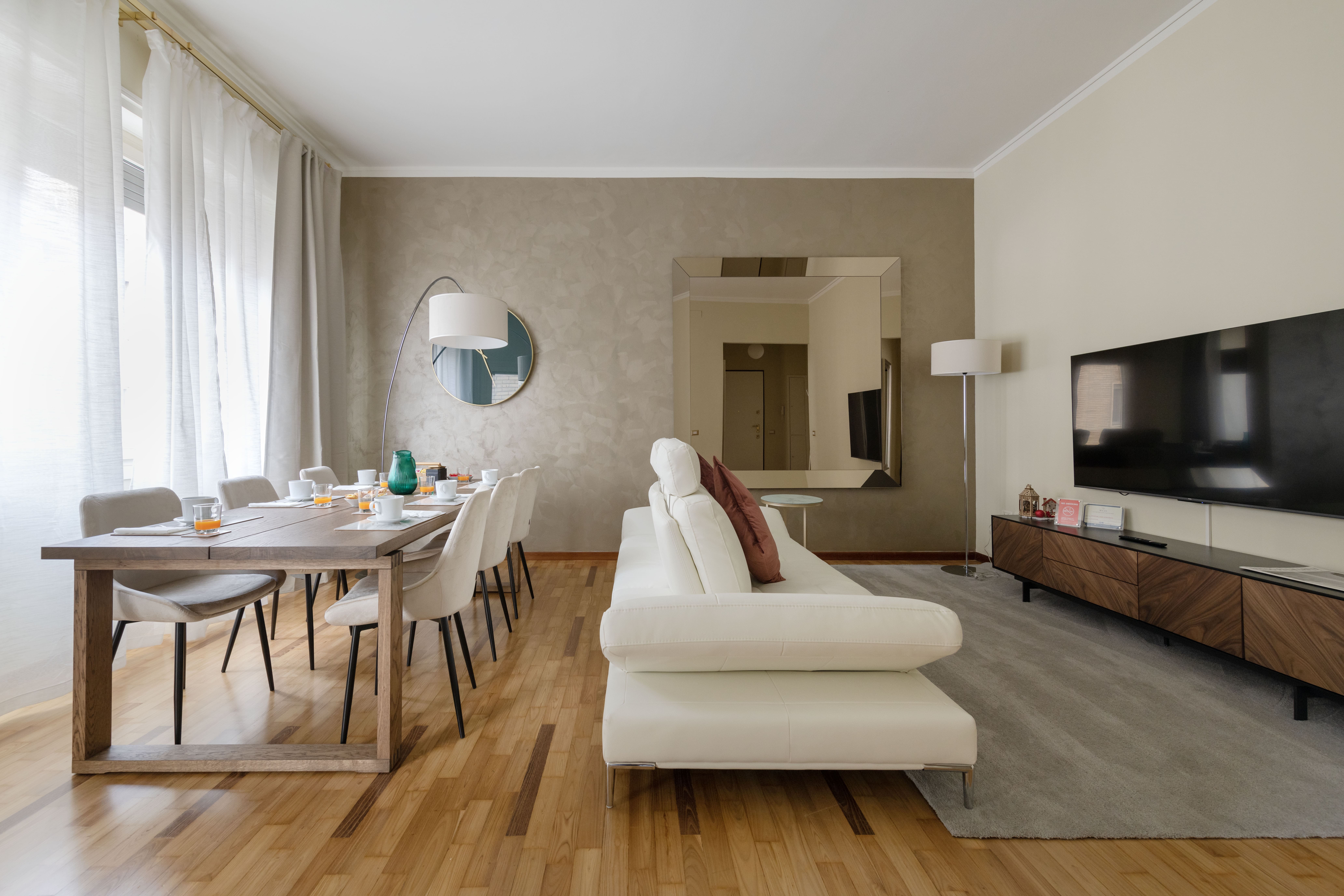 Appartamento Duomo: Elegant Luxury Apartment Rental in Cinque Vie, Milan with 2 Bedrooms