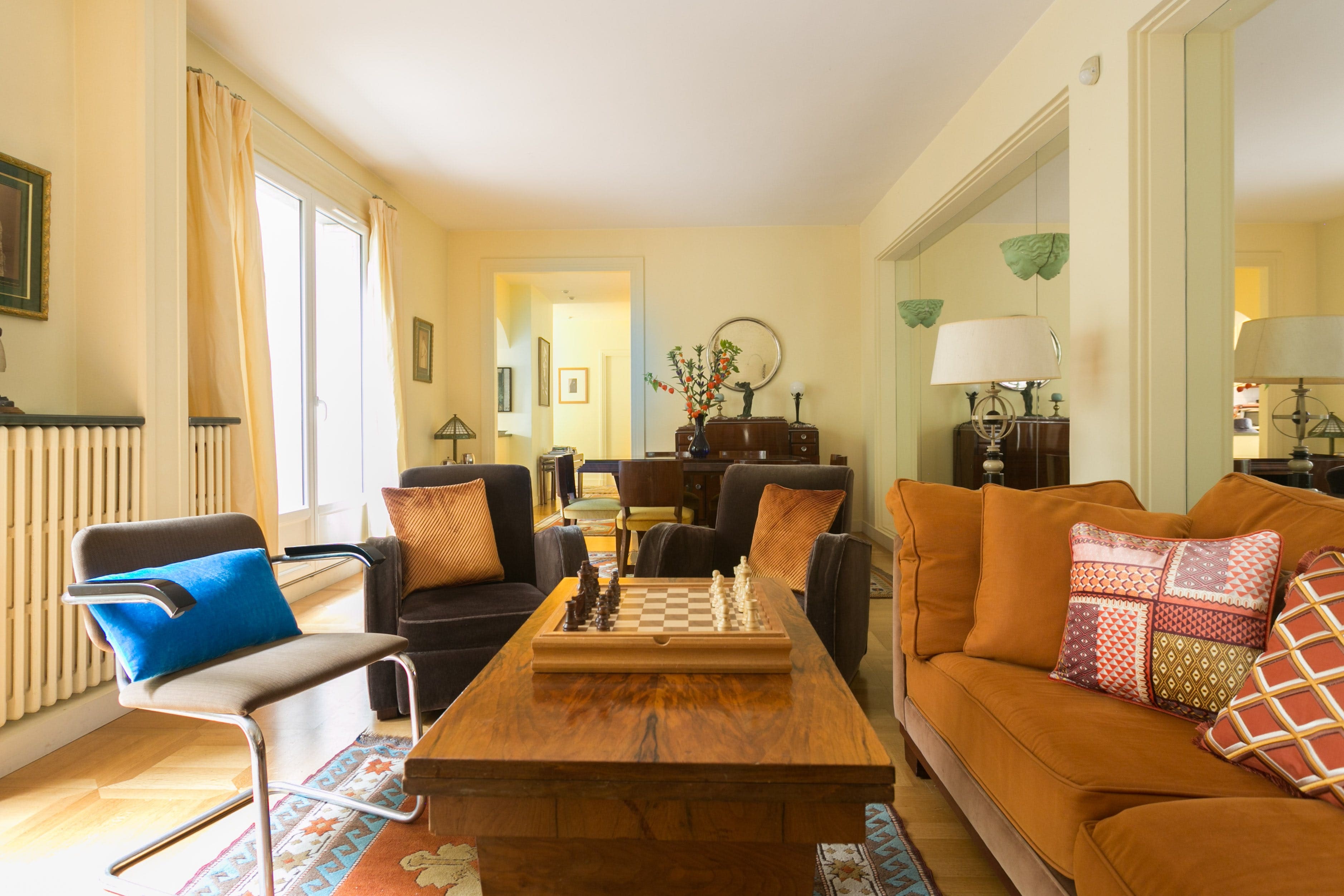 Appartement des Lumières: Elegant 3-Bedroom Apartment Rental Île Saint Louis with Private Patio