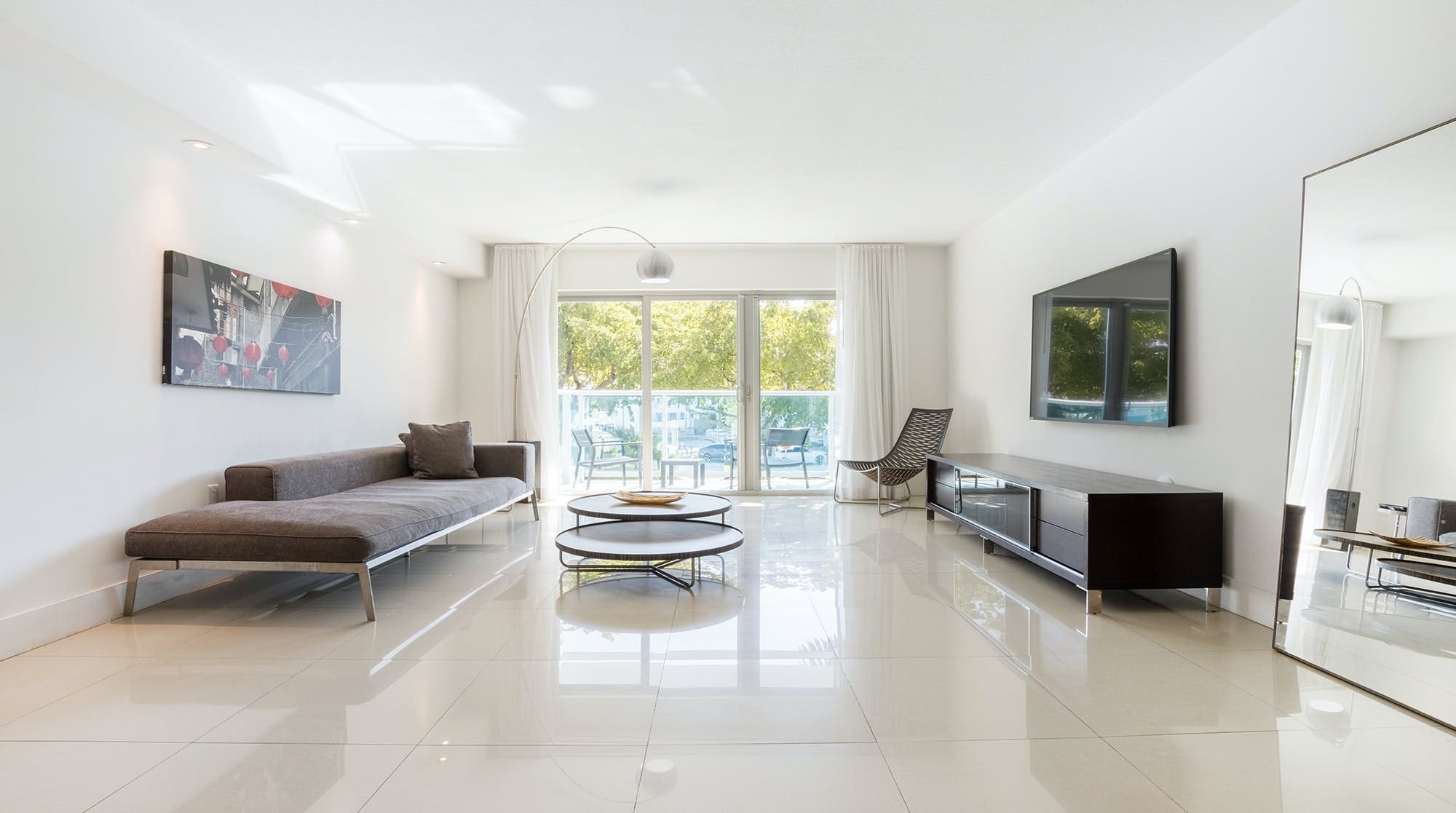 Aqua Vista Surfside: Contemporary 2-Bedroom Apartment with Seaview, Surfside