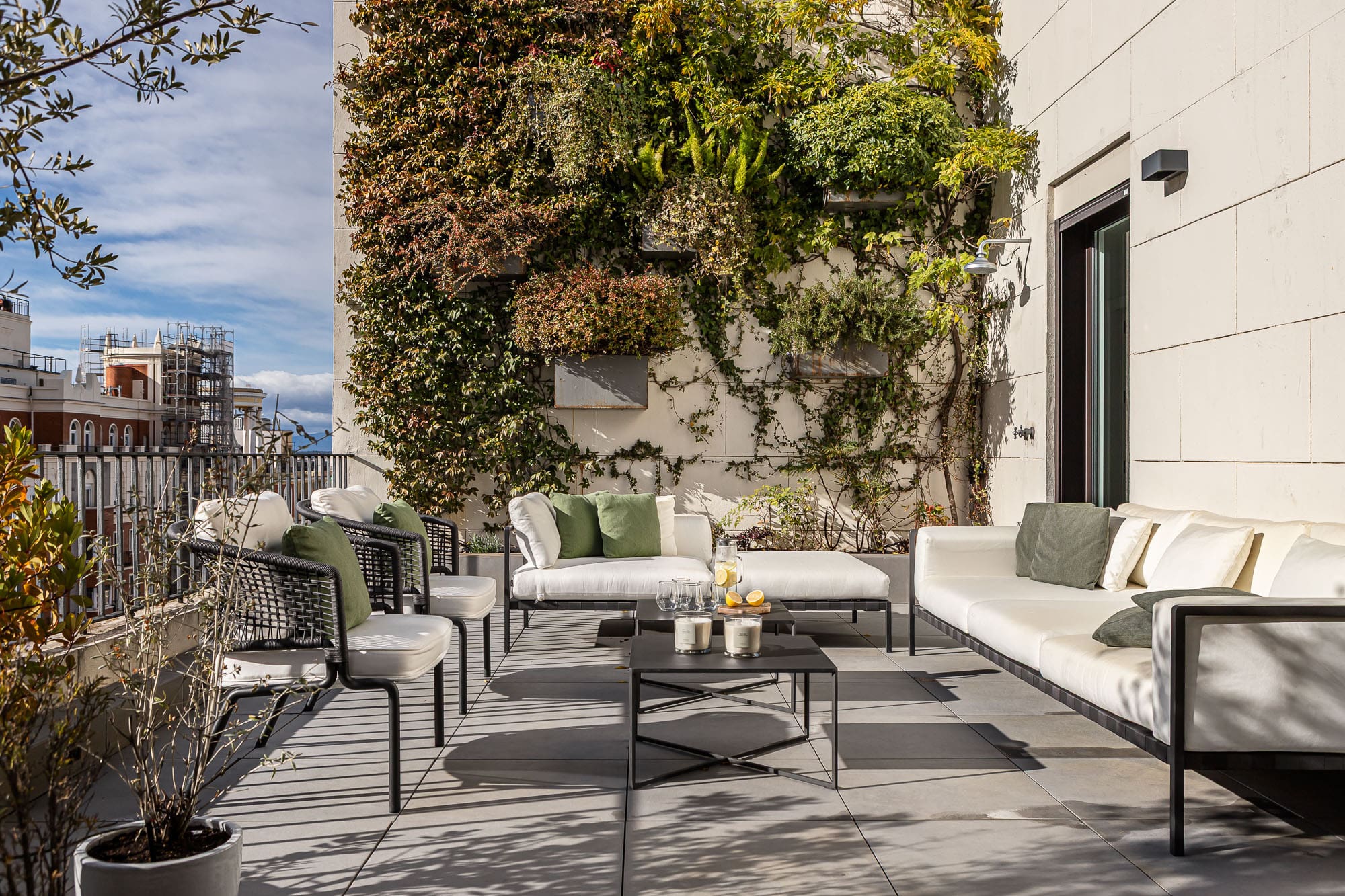 Atico Gran Vía: Stunning 4-Bedroom Penthouse with City Views, Madrid