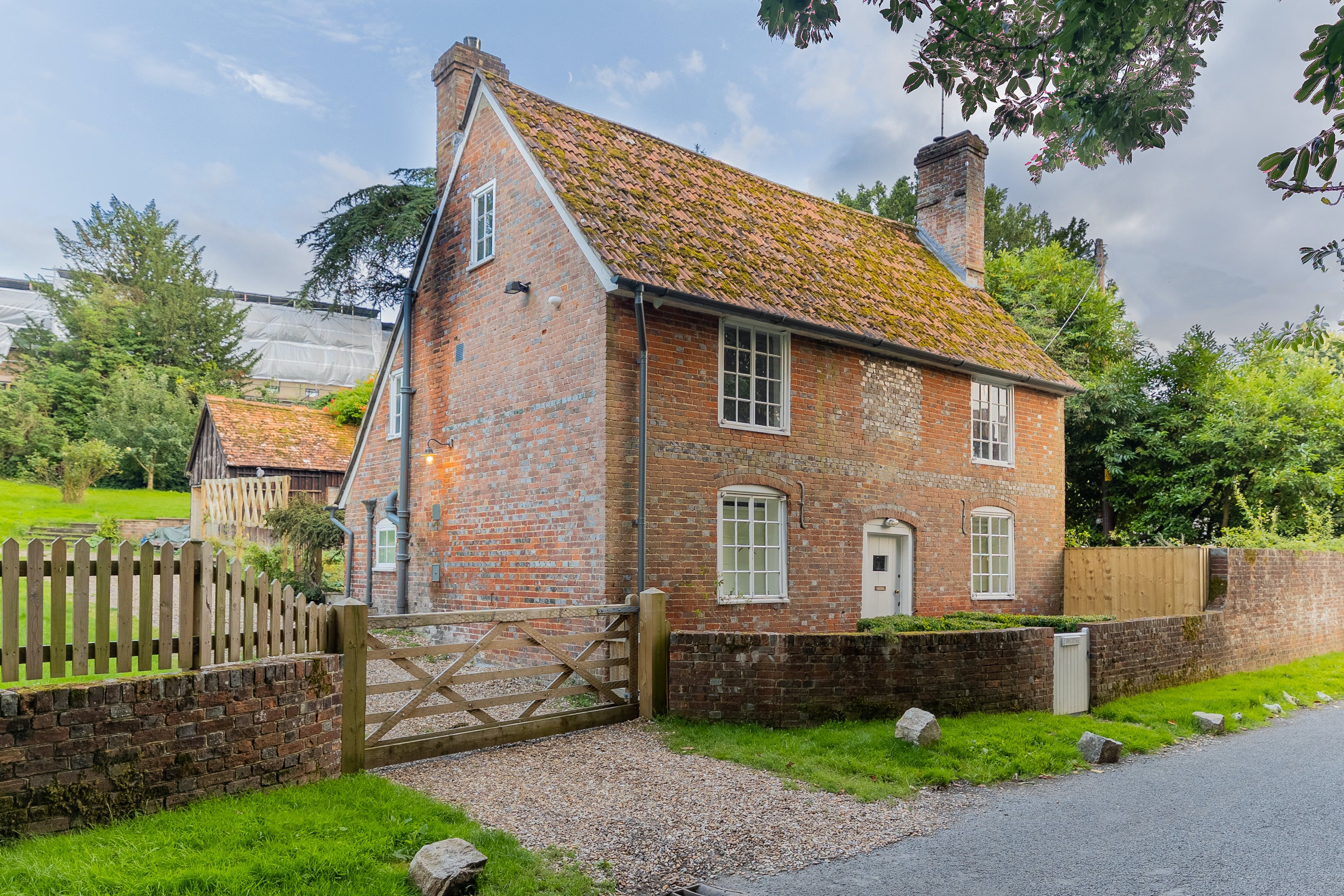 Avington Park Retreat: 3-Bedroom Golf Villa Rental Hampshire with Countryside Views and Family Amenities