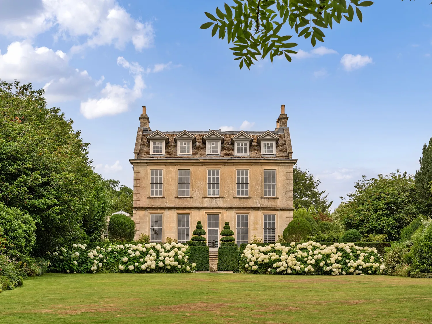Avondale Manor House: Historic 6-Bedroom Luxury House Rental Bath with Hot Tub and Cinema