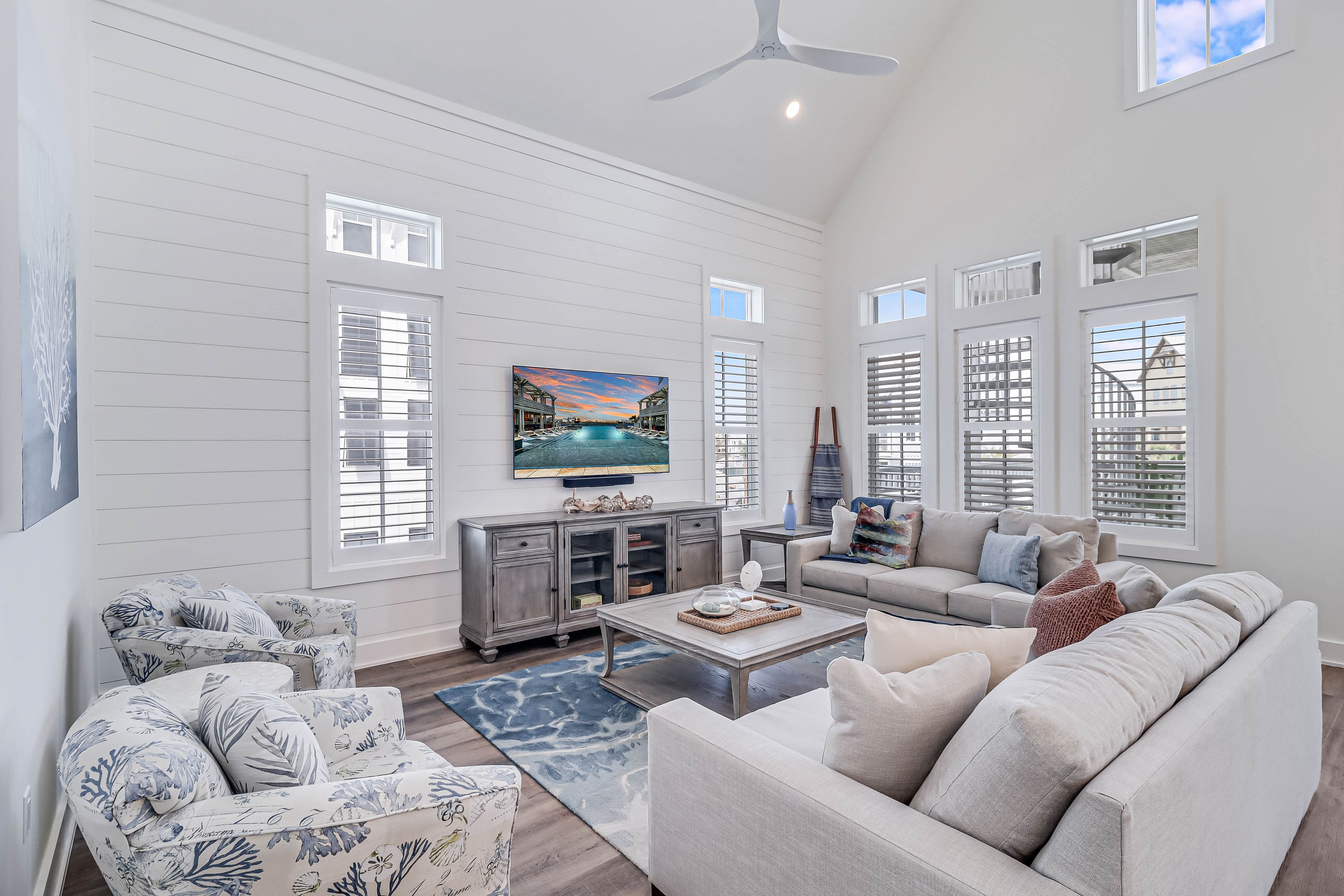 Bayfront Estate Villa: Luxury 5-Bedroom Villa with Pool and Hot Tub, Nueces County Texas