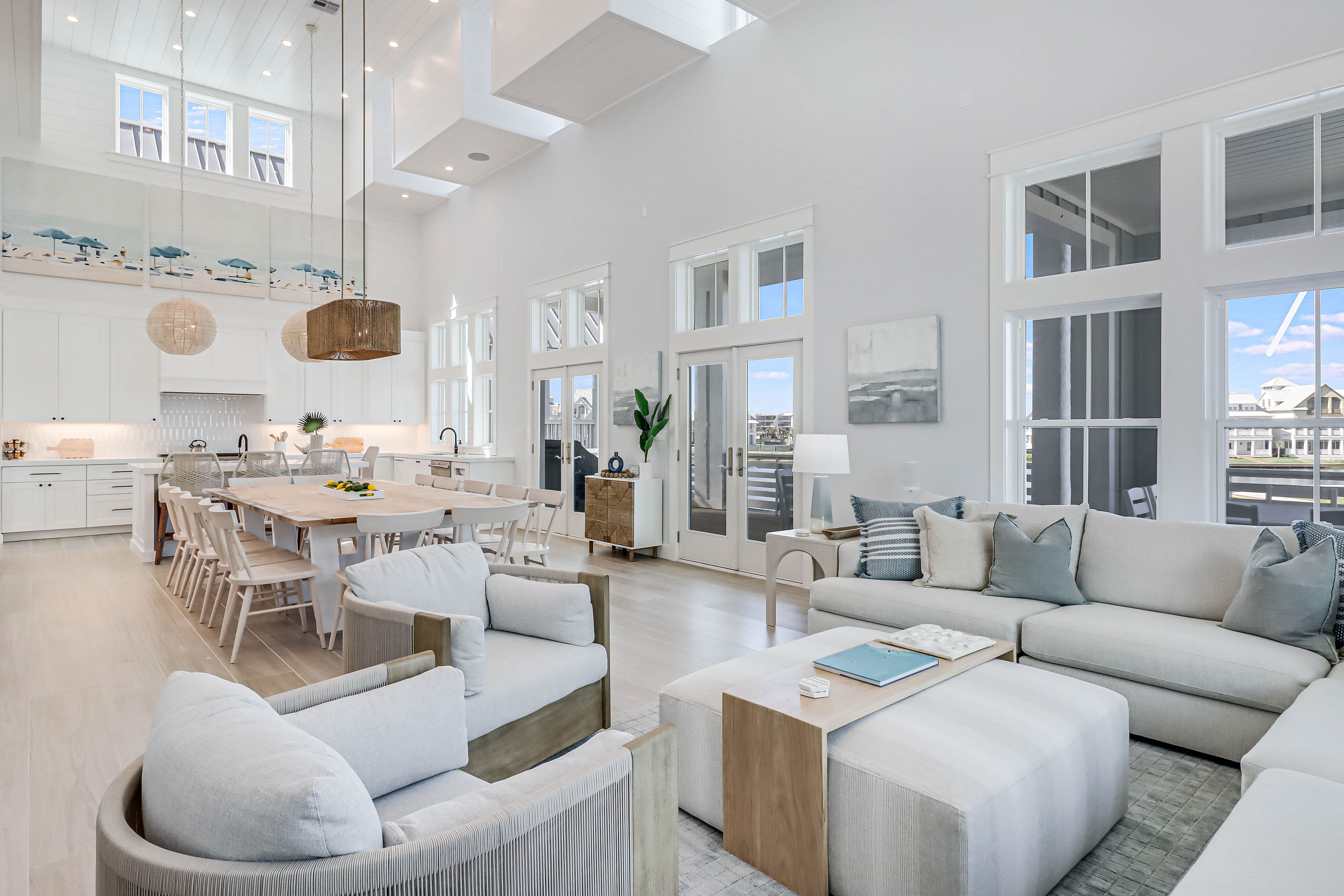 Bayshore Haven Villa: Luxury 6-Bedroom Lakefront Villa with Resort Amenities, Nueces County Texas