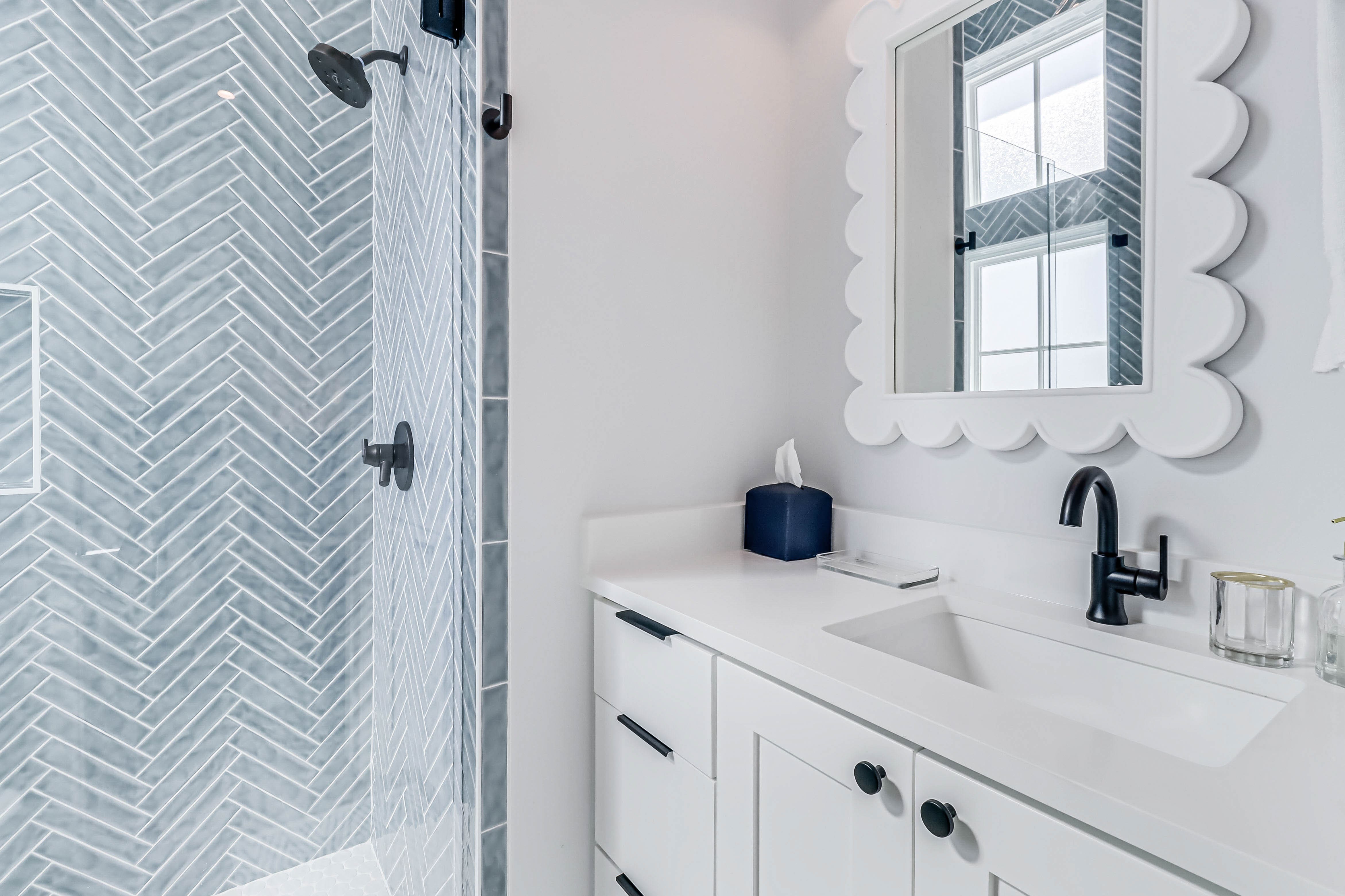 Bayshore Haven Villa: Luxury 6-Bedroom Lakefront Villa with Resort Amenities, Nueces County Texas