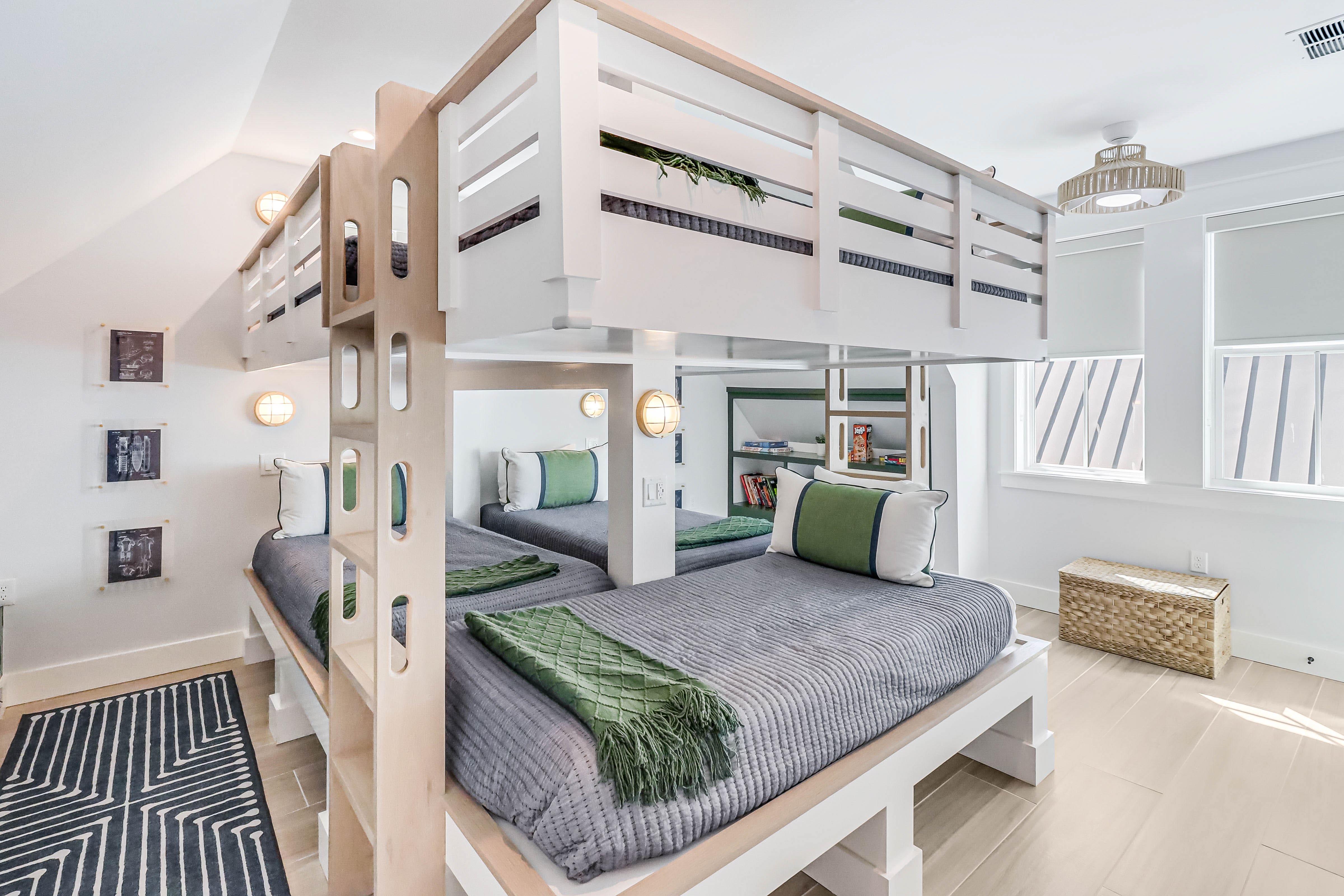 Bayshore Haven Villa: Luxury 6-Bedroom Lakefront Villa with Resort Amenities, Nueces County Texas