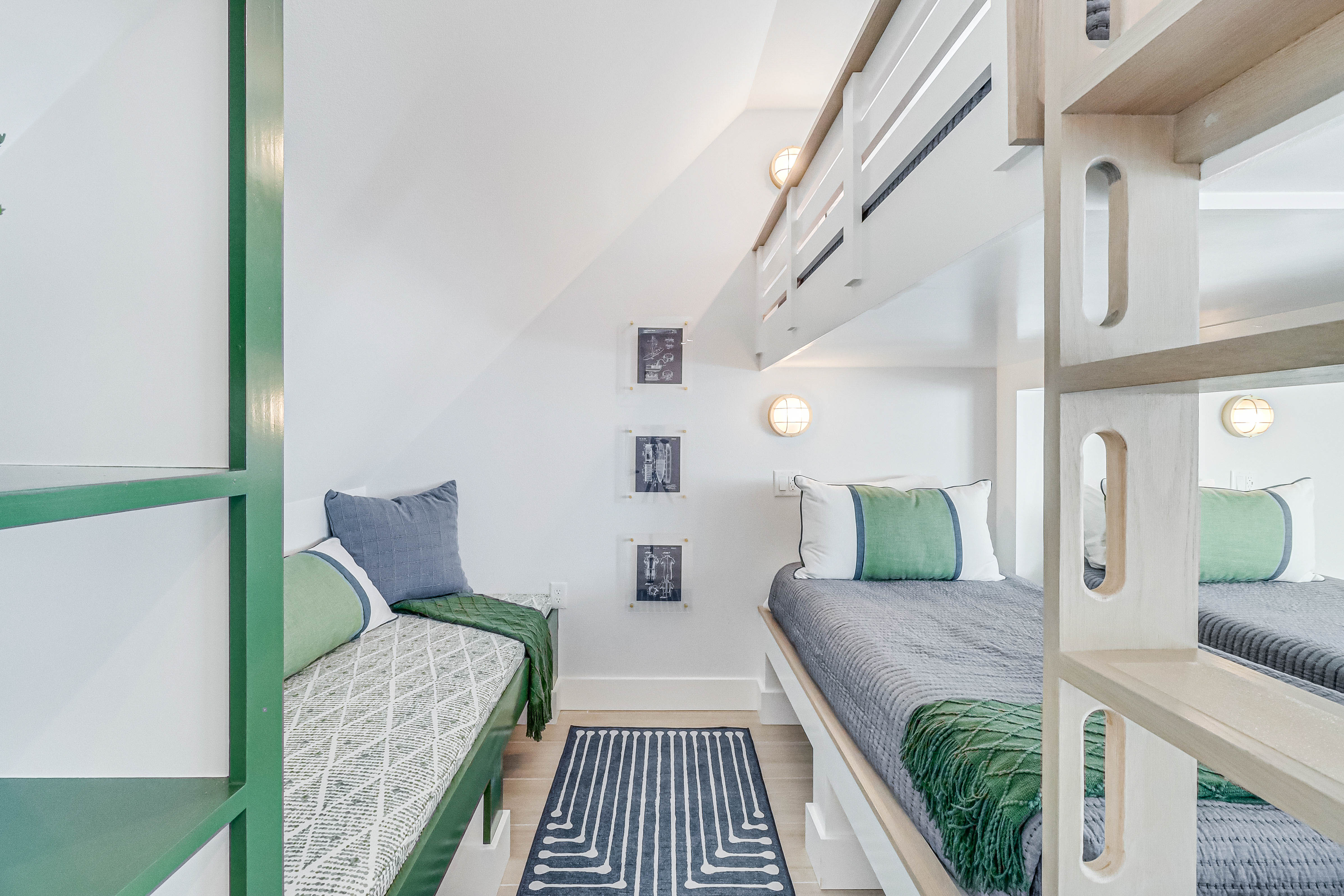 Bayshore Haven Villa: Luxury 6-Bedroom Lakefront Villa with Resort Amenities, Nueces County Texas