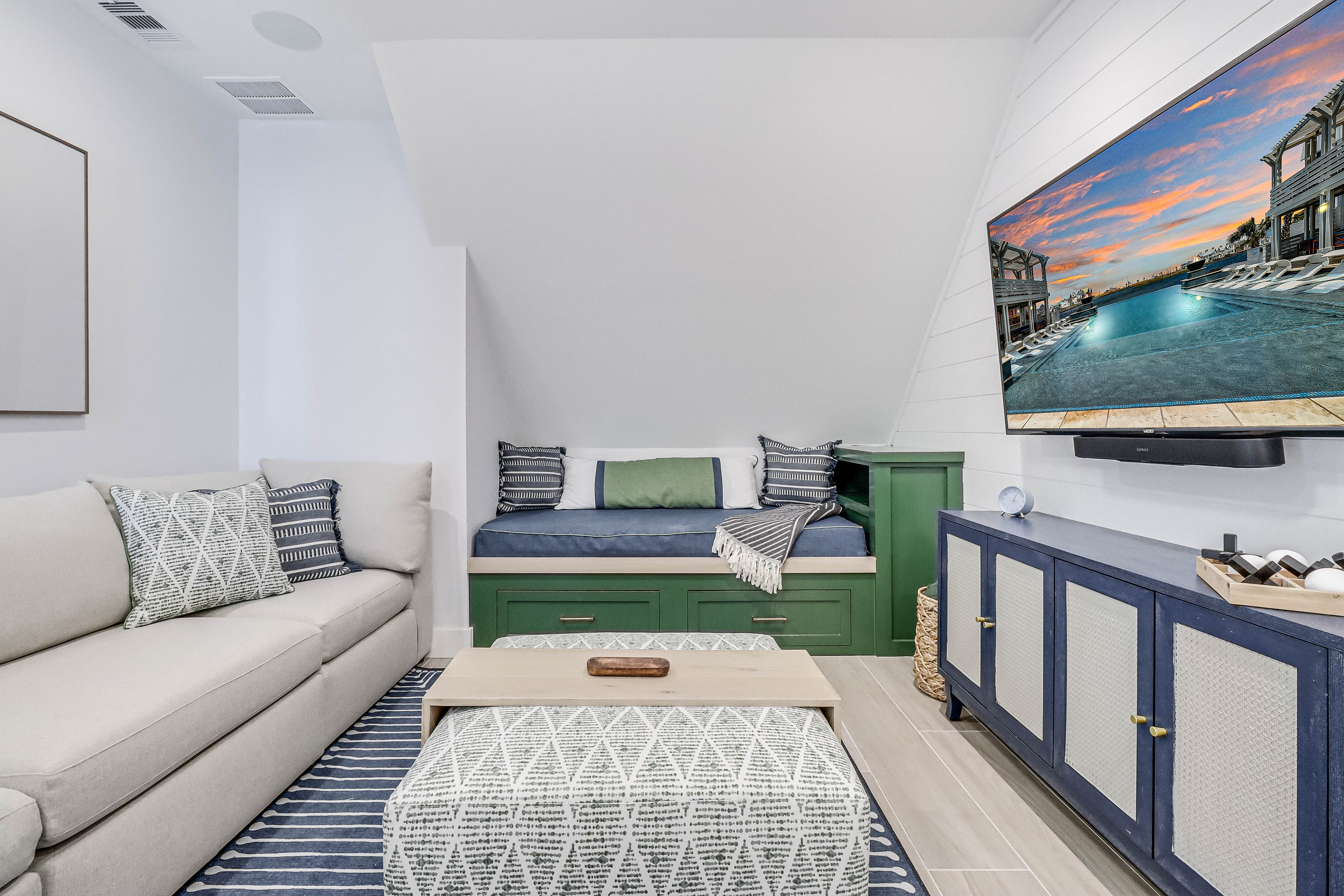 Bayshore Haven Villa: Luxury 6-Bedroom Lakefront Villa with Resort Amenities, Nueces County Texas