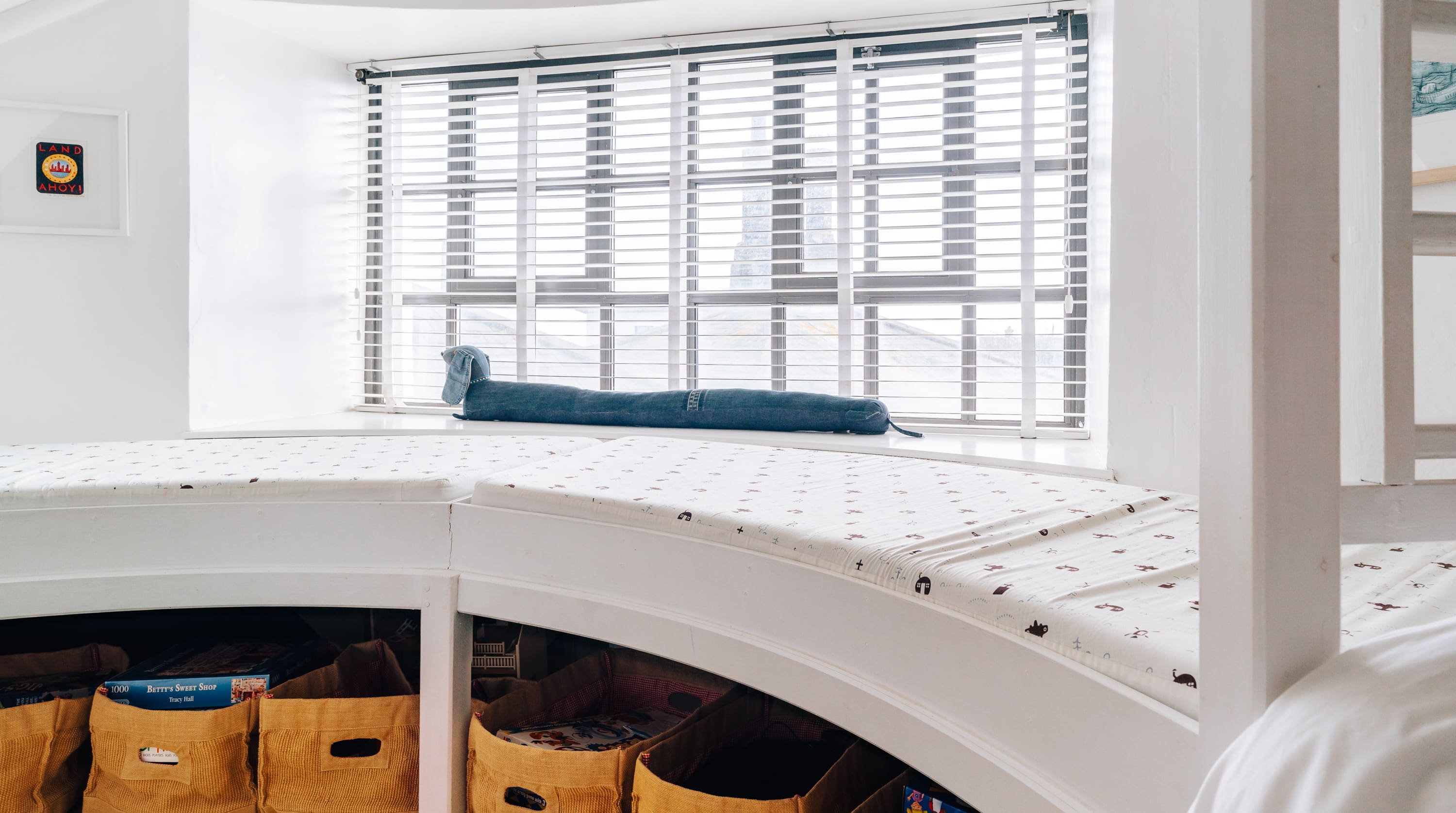 Beacon’s Rest Lighthouse: Unique 3-Bedroom Lighthouse Cottage with Sea Views and Beach Access Great Yarmouth