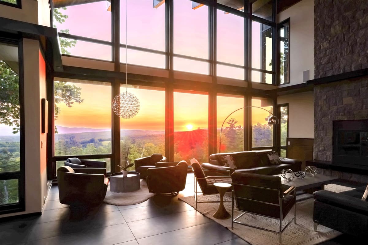 Berkshire Mountain Lodge: 6-Bedroom Luxury Apartment Rental Claverack with Hot Tub and Sauna