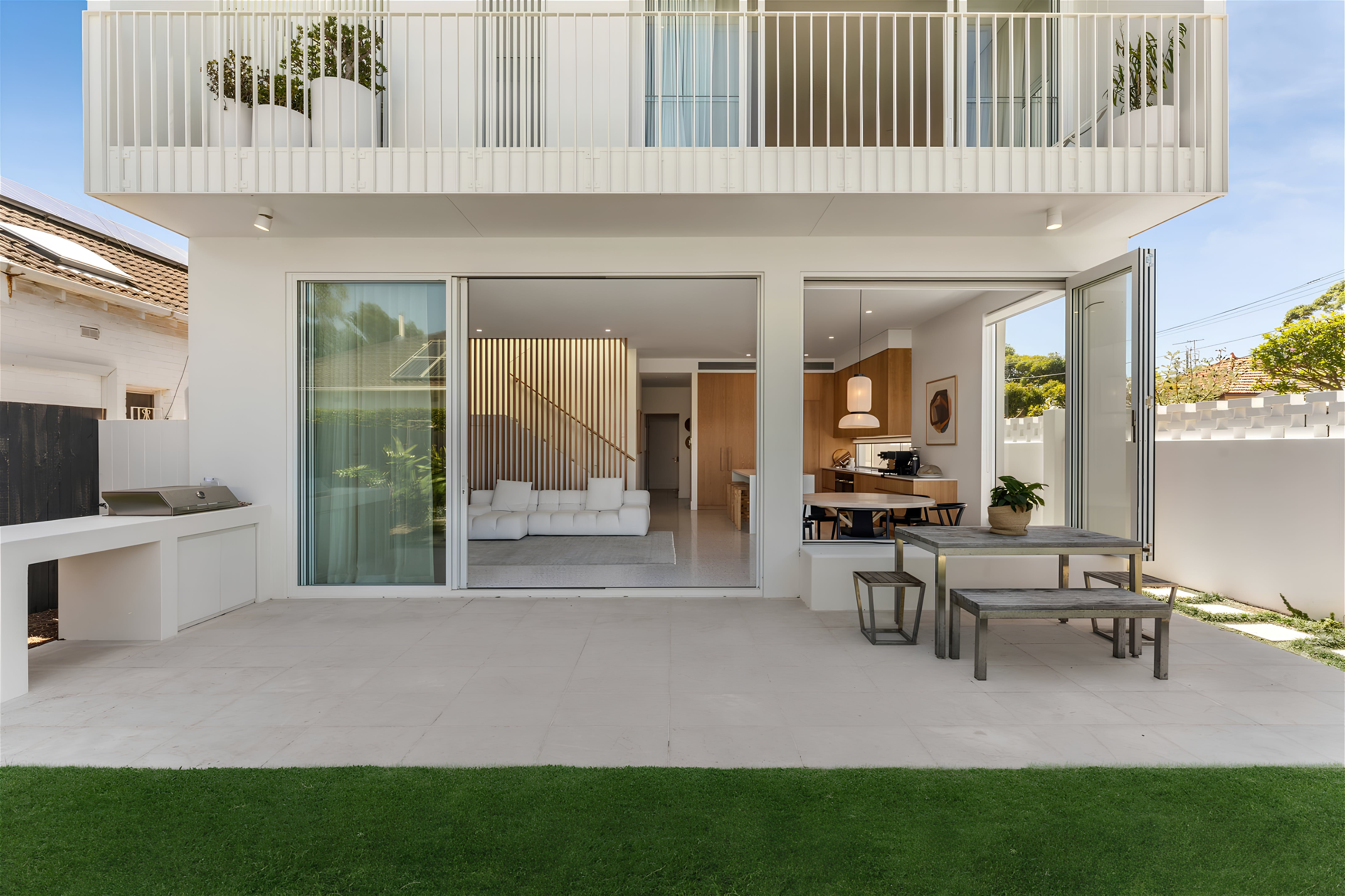 Bondi Seascape: Stunning 3-Bedroom House with Pool and Seaviews, New South Wales