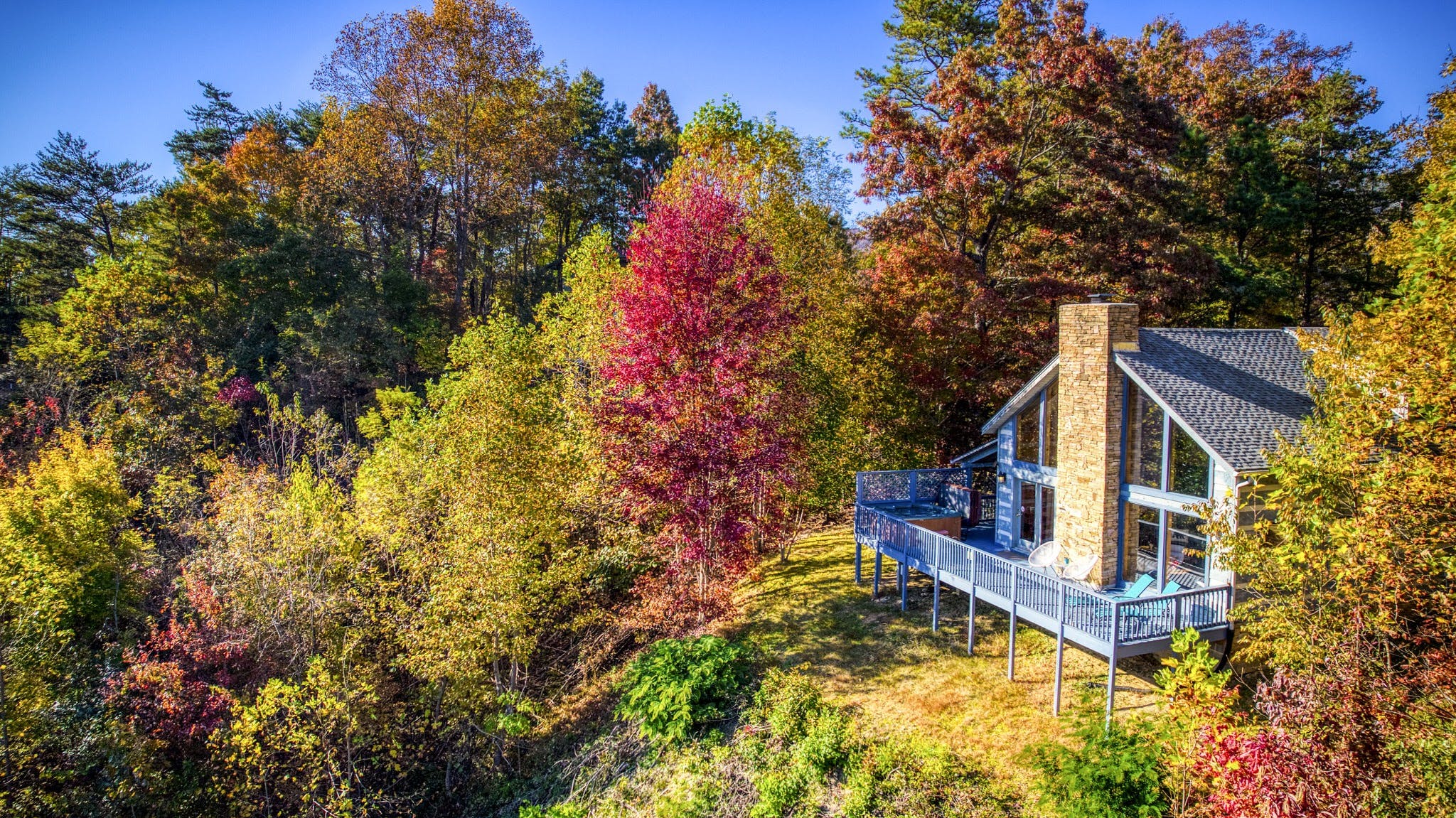 Cabin Cosby Creek: Charming 2-Bedroom Golf Villa with Hot Tub and Pool, Sevier County Tennessee