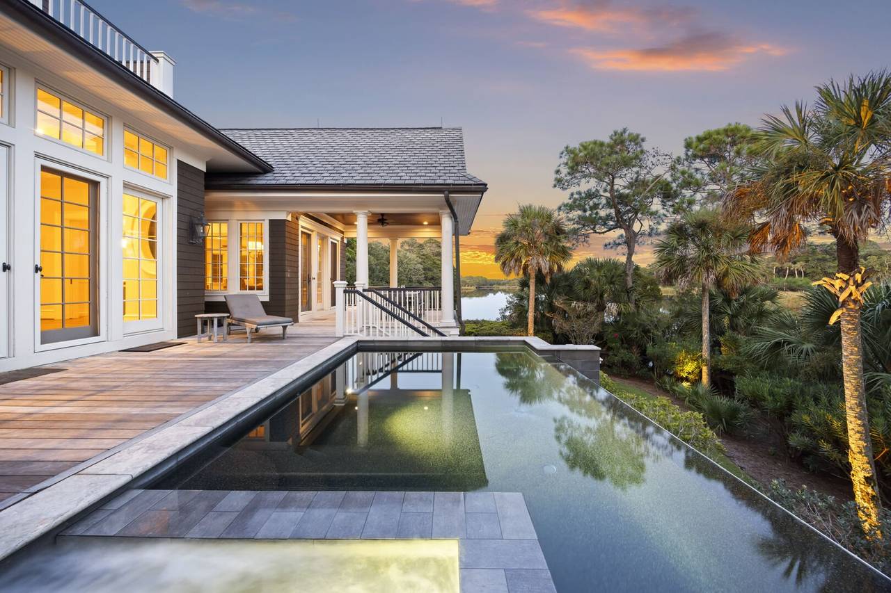 Canvasback Pond Villa: 4-Bedroom Luxury Villa Rental Charleston County with Infinity Pool and Hot Tub