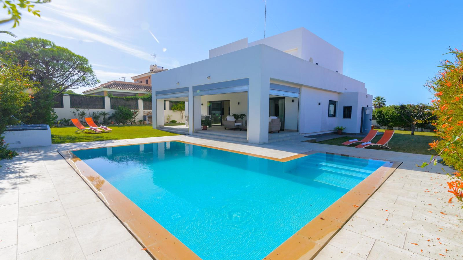 Casa Aceituno Chiclana: Luxury 4-Bedroom Apartment with Seaview and Pool, Andalusia