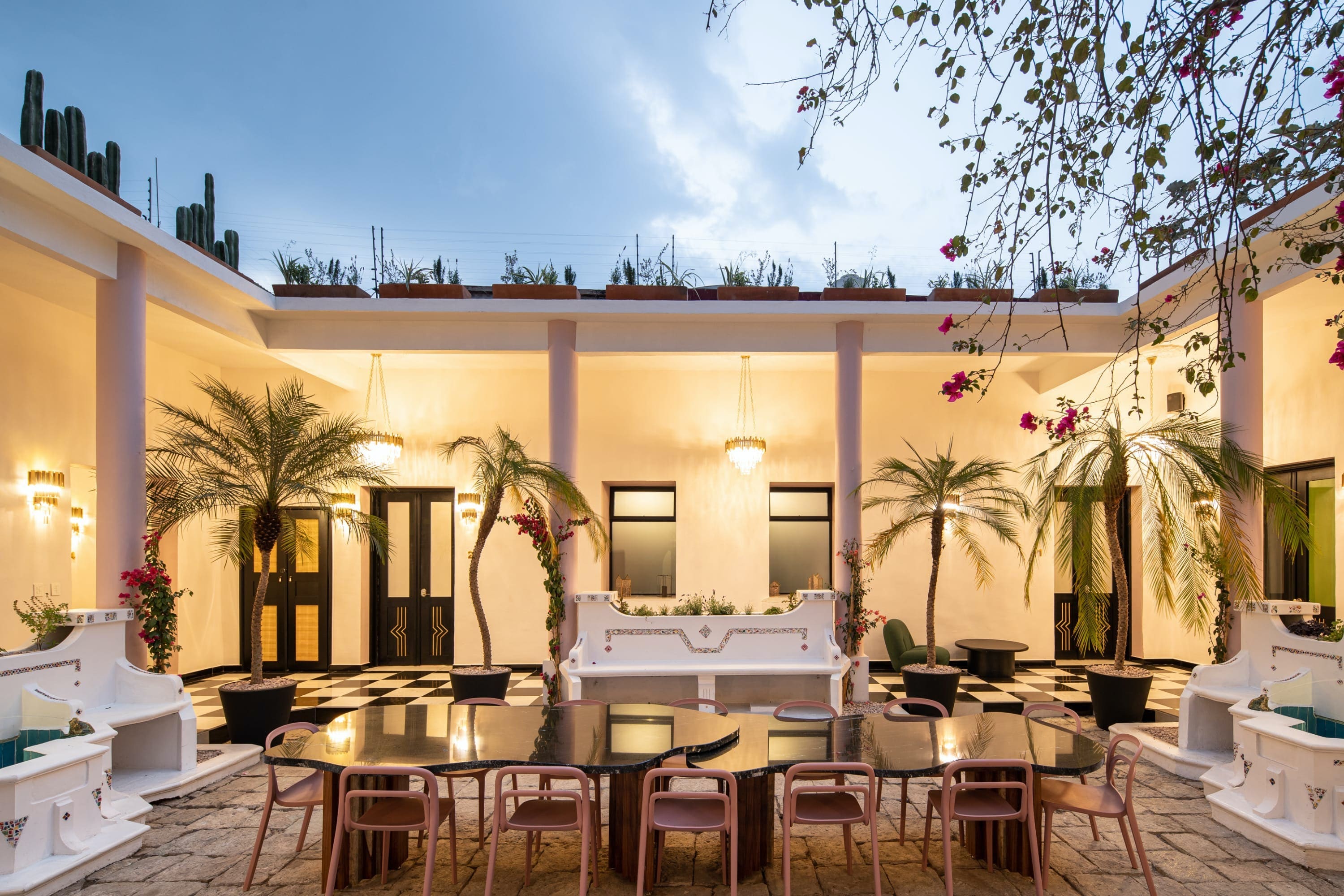 Casa Ahuehuete Oaxaca: Spacious 6-Bedroom Luxury Apartment with Hot Tub, Oaxaca