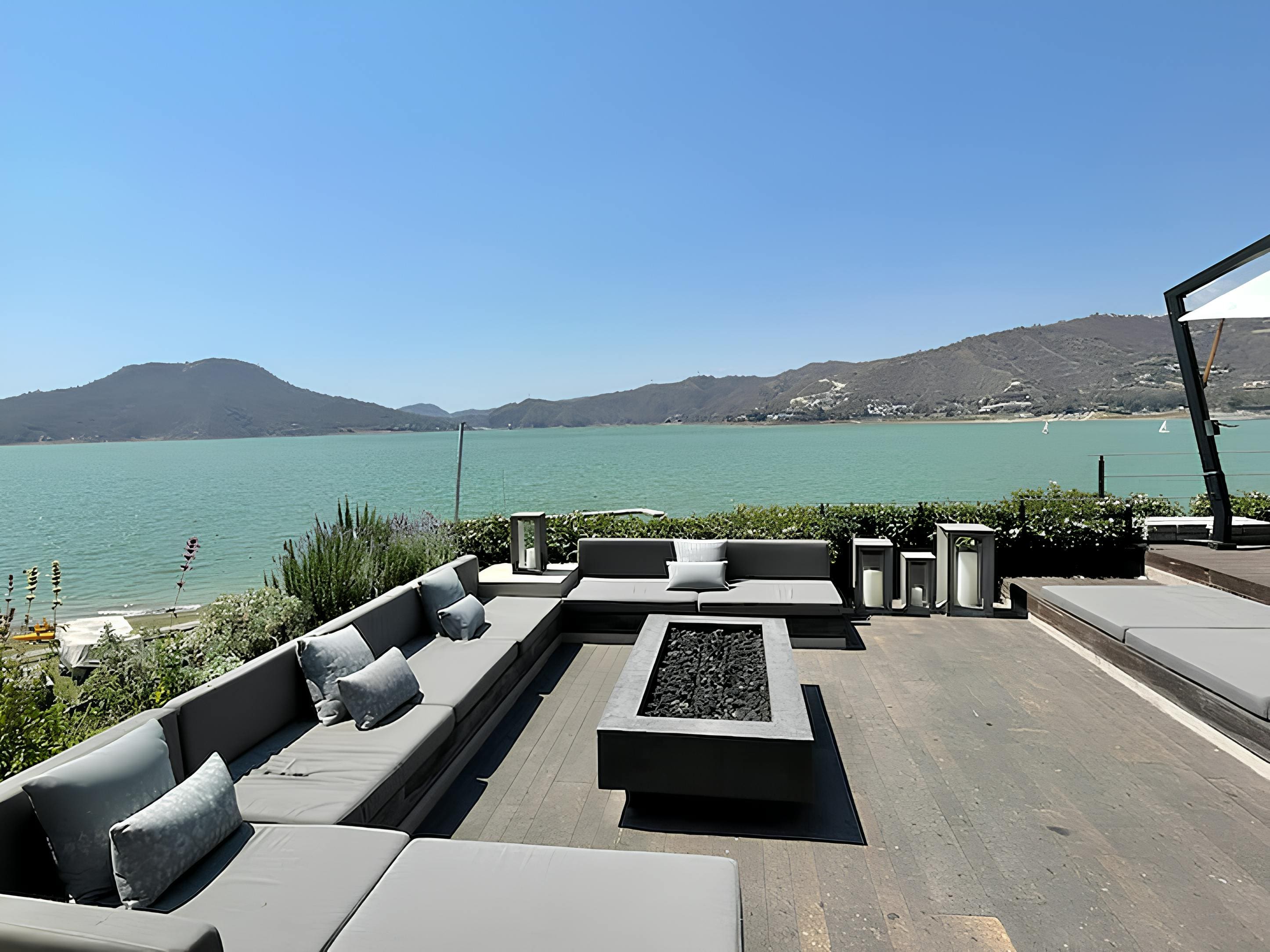 Casa Ahuehuete Valle: Spacious 5-Bedroom Apartment with Pool and Hot Tub, Valle de Bravo