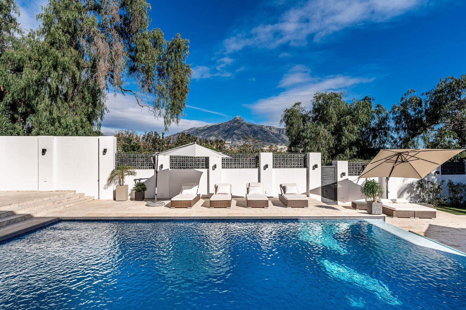 Casa Alameda Marbella: Spacious 5-Bedroom Apartment with Seaview and Pool, Marbella