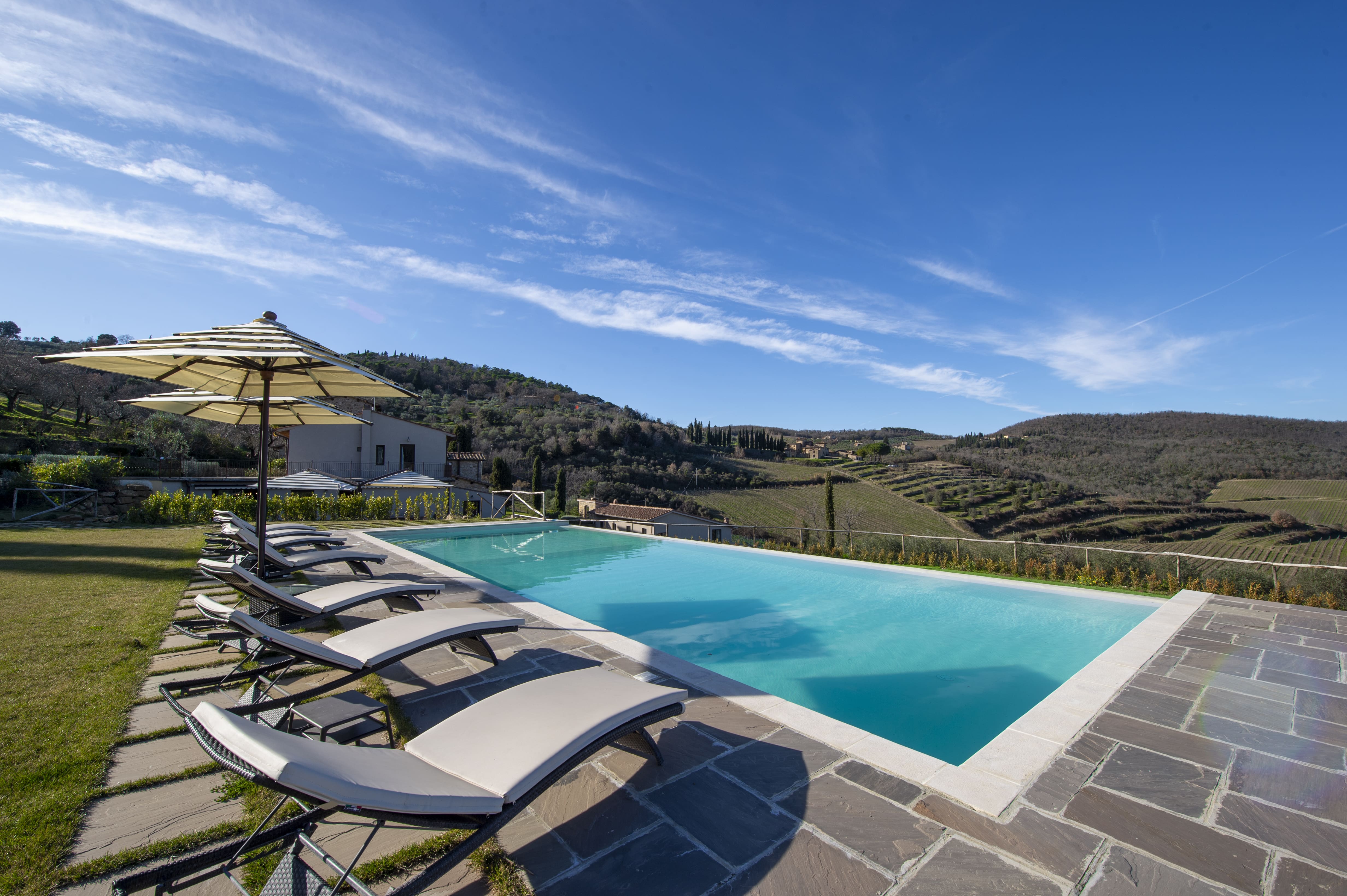 Casa Albarese Chianti: Luxury 7-Bedroom Apartment with Pool and Countryside Views, Chianti