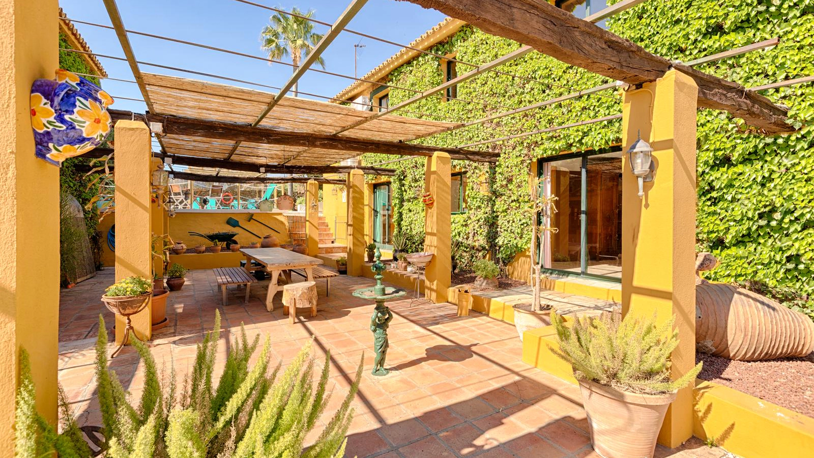 Casa Alcornocal Estepona: 6-Bedroom Luxury Apartment with Pool, Estepona