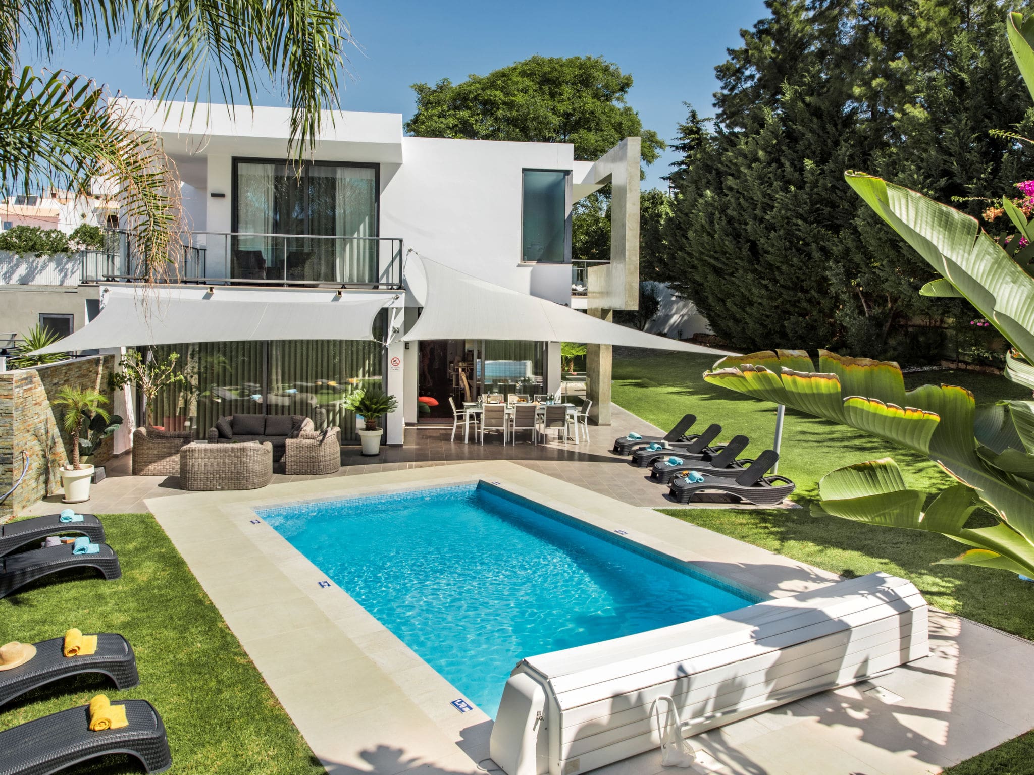 Casa Alecrim Albufeira: Luxury Four-Bedroom Modern Villa with Private Heated Pool Near Championship Golf Course
