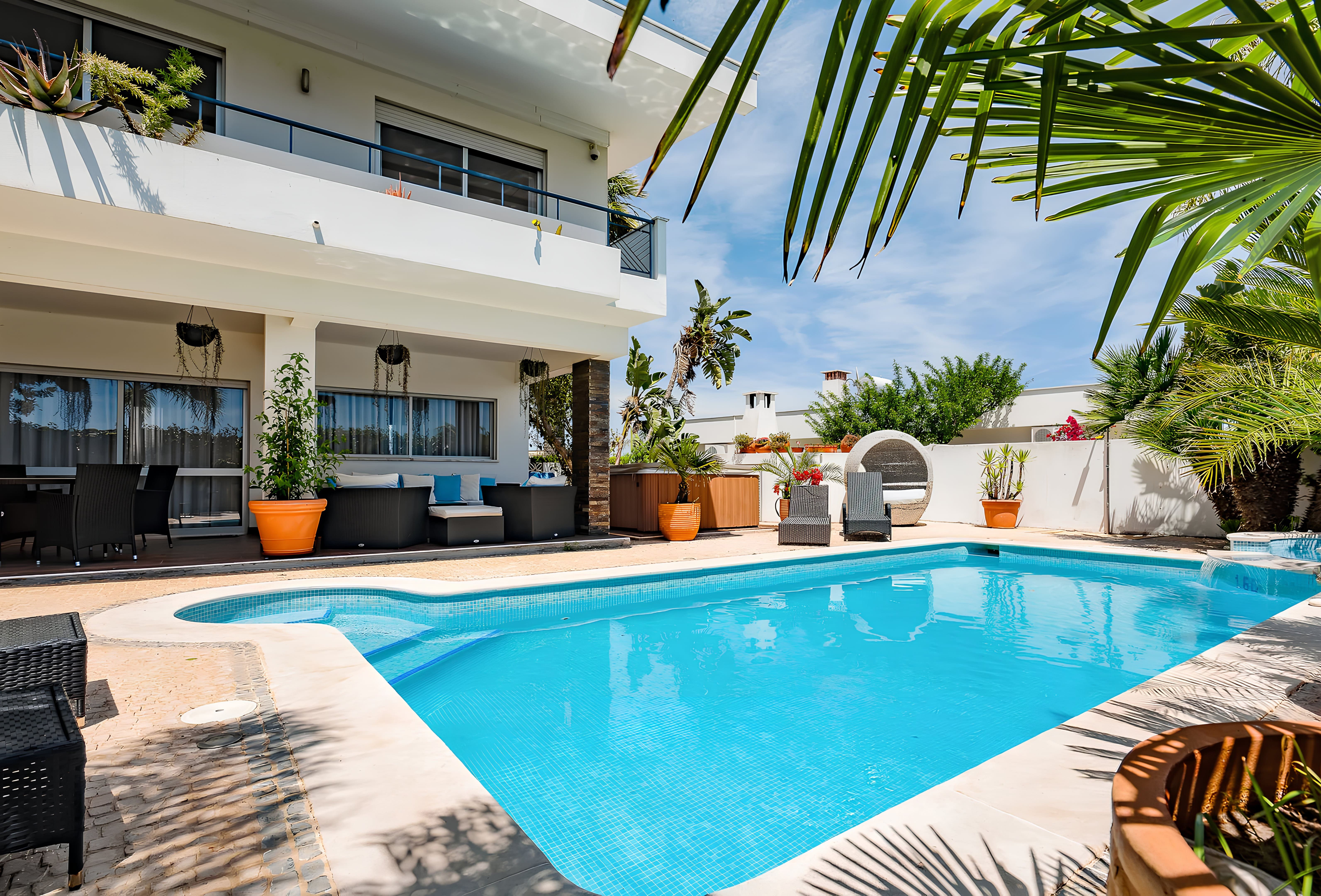 Casa Algarviana Portimao: Luxury 4-Bedroom Villa with Private Pool and Sea Views, Portimao