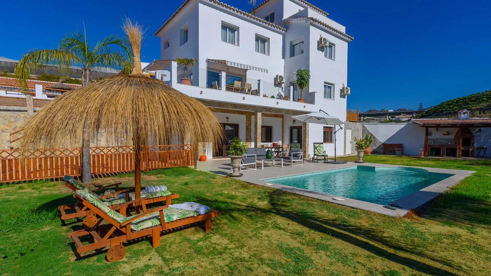 Casa Almijara Velez-Malaga: Luxury 4-Bedroom Apartment with Private Pool, Velez-Malaga