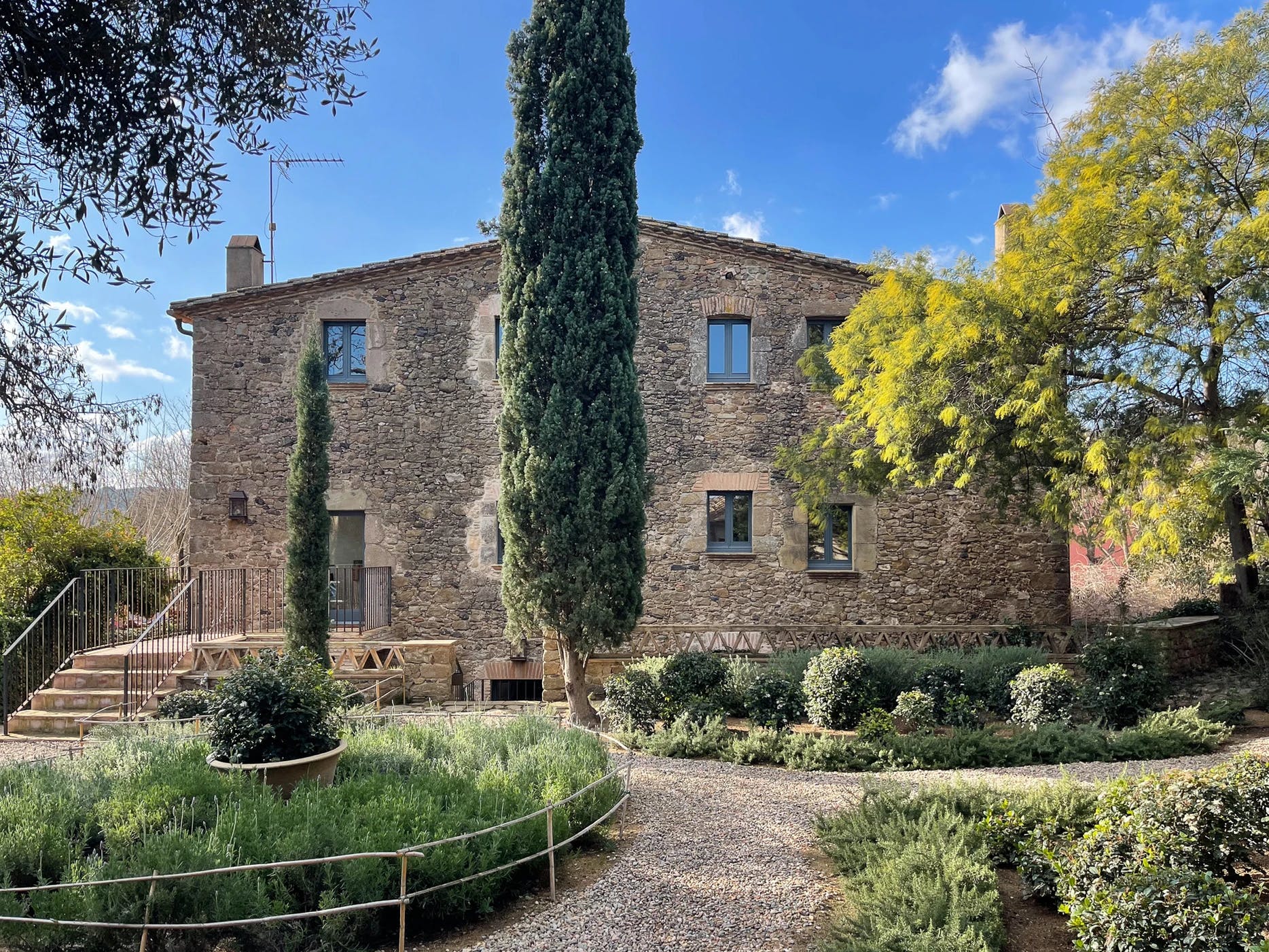Casa Alzina Girona: Luxury 3-Bedroom Apartment with Seaview and Pool, Girona