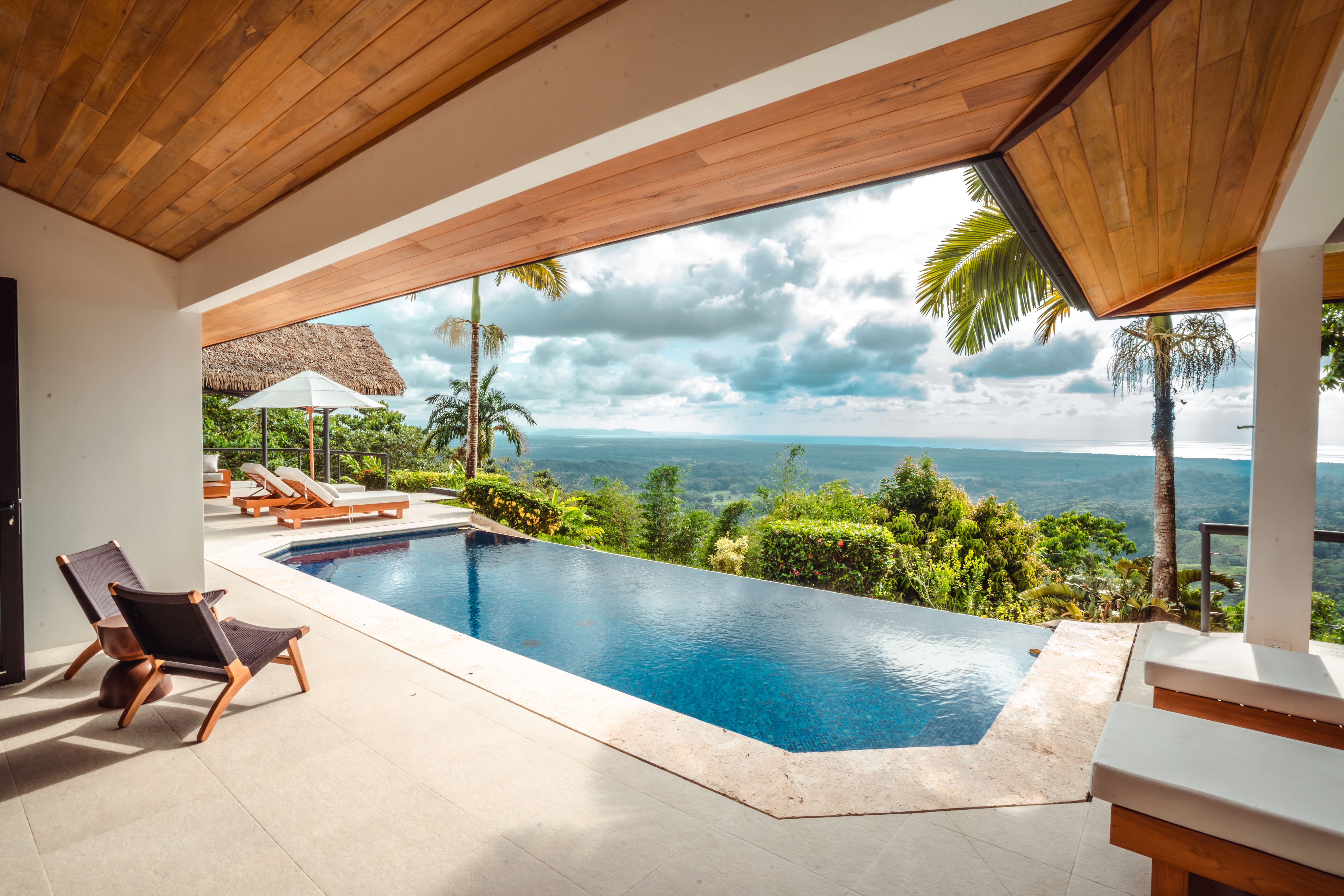 Casa Amarillo Costa Rica: Elegant 4-Bedroom Apartment with Infinity Pool, Costa Rica