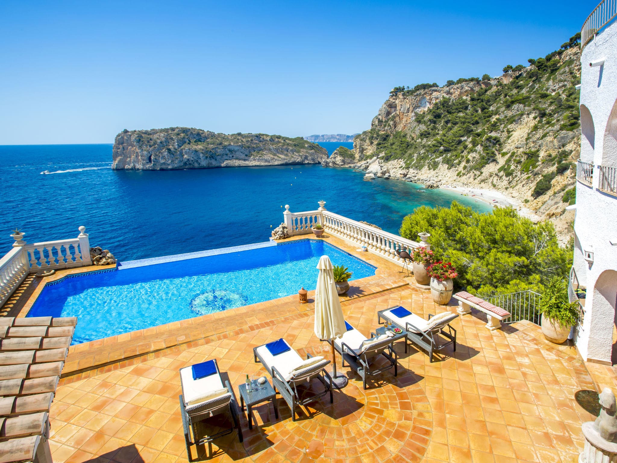 Casa Ambolo Jávea: Stunning 7-Bedroom Mediterranean Villa with Private Pool and Direct Beach Access Near Alicante