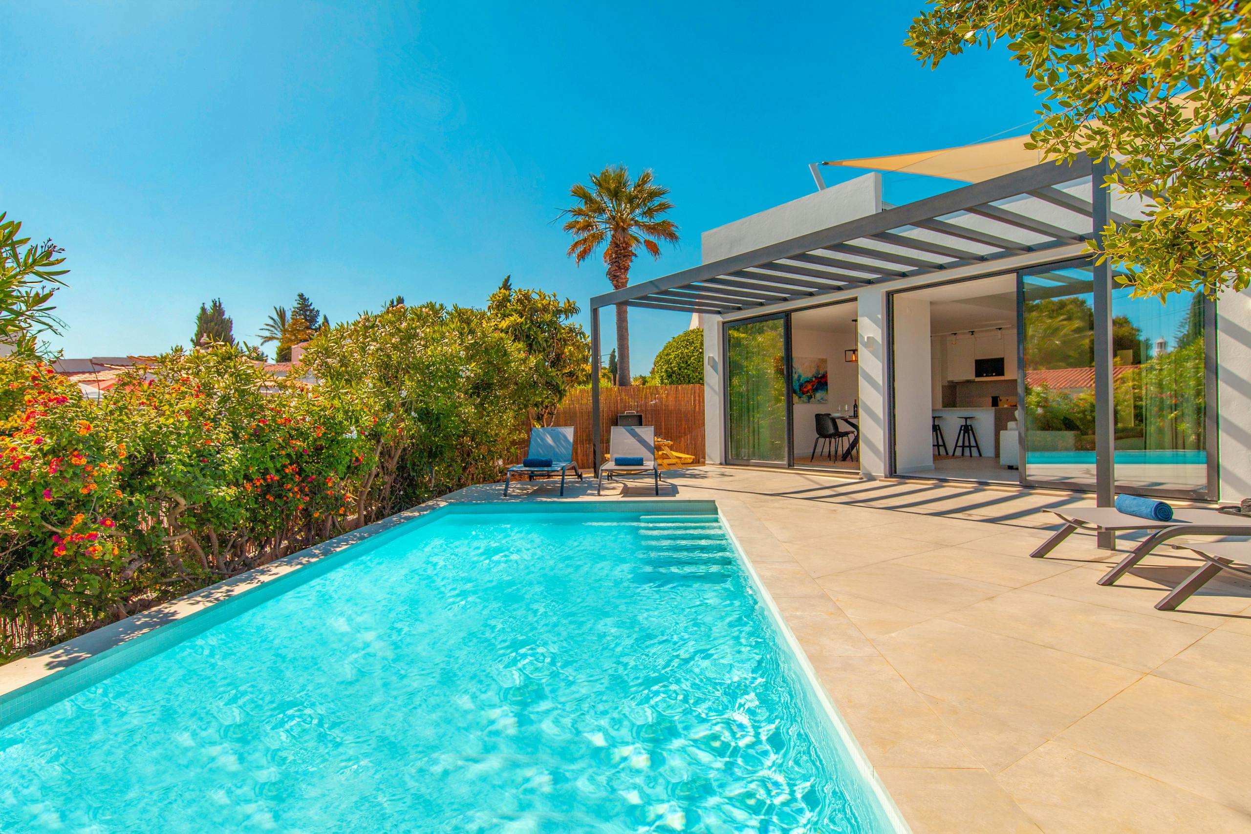 Casa Ameijeira Carvoeiro: Luxury 3-Bedroom Villa with Private Pool and Sea Views, Carvoeiro