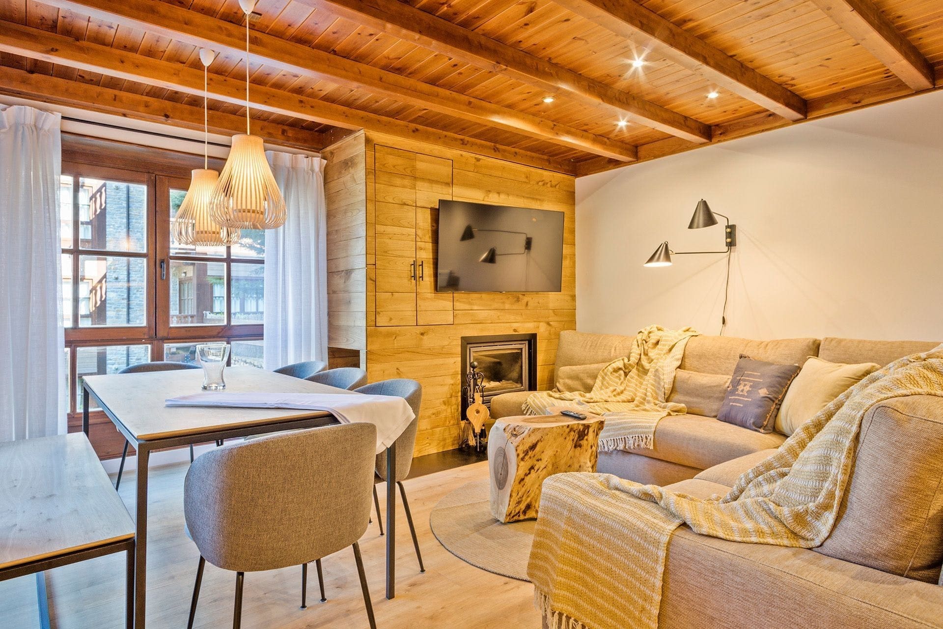 Casa Aran Val d’Aran: Charming 2-Bedroom Ski Chalet Apartment, Val d’Aran