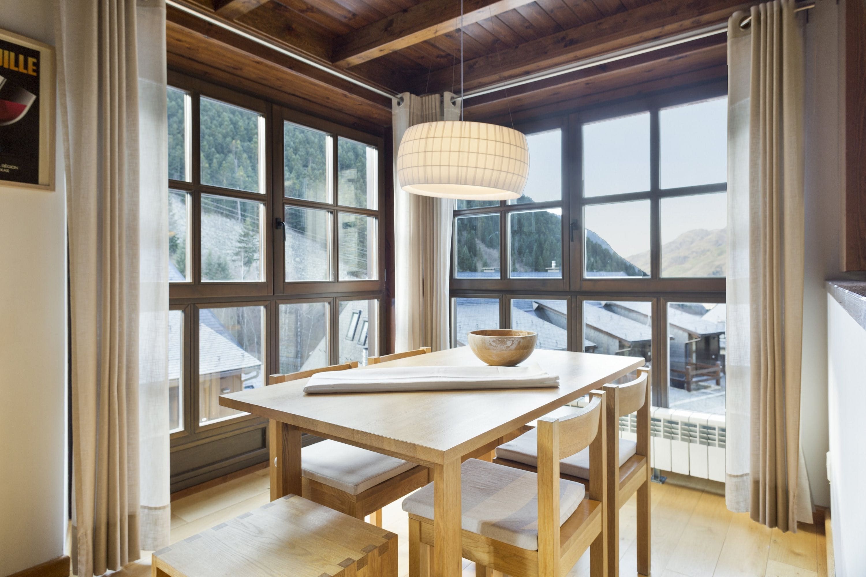 Casa Aranese Baqueira: Charming 3-Bedroom Ski Chalet with Mountain Views, Val d’Aran