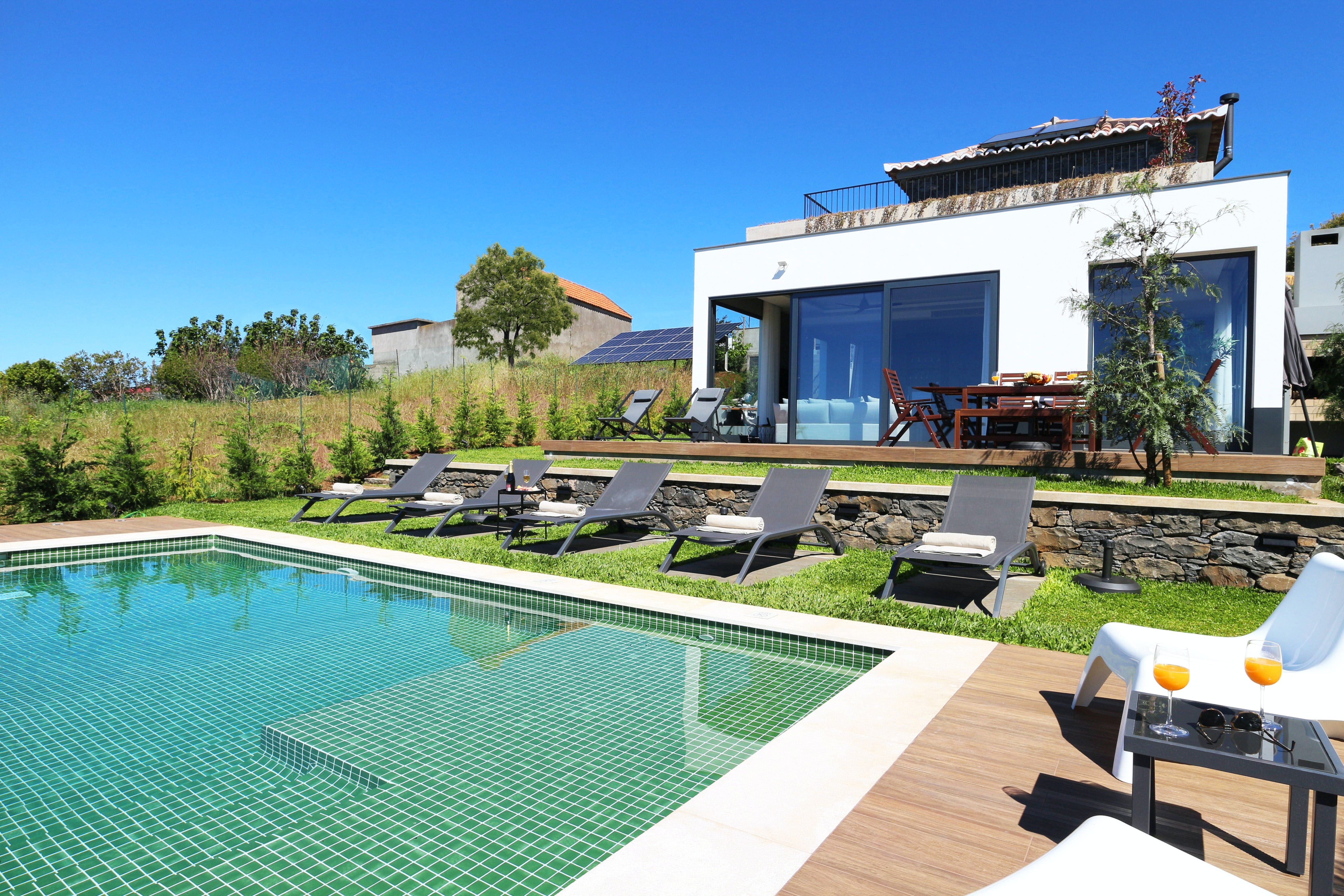 Casa Arco Calheta: Luxury 3-Bedroom Apartment with Pool and Sea Views, Calheta