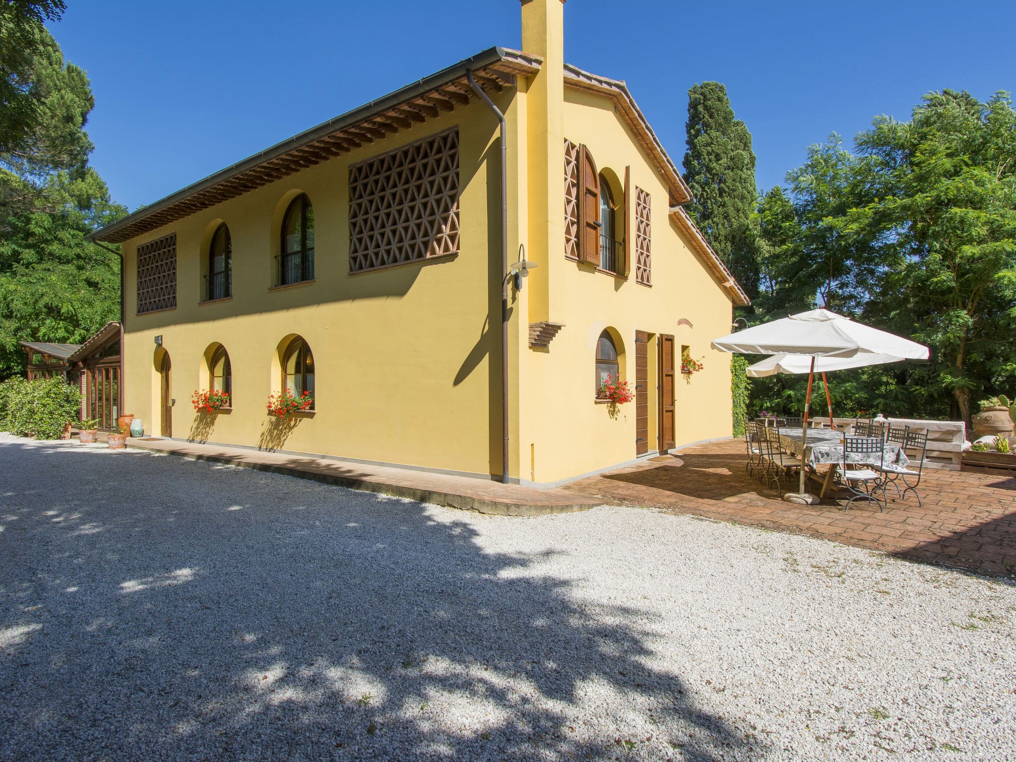 Casa Arno Montopoli: Elegant 5-Bedroom Farmhouse with Private Pool and Countryside Views in Tuscany