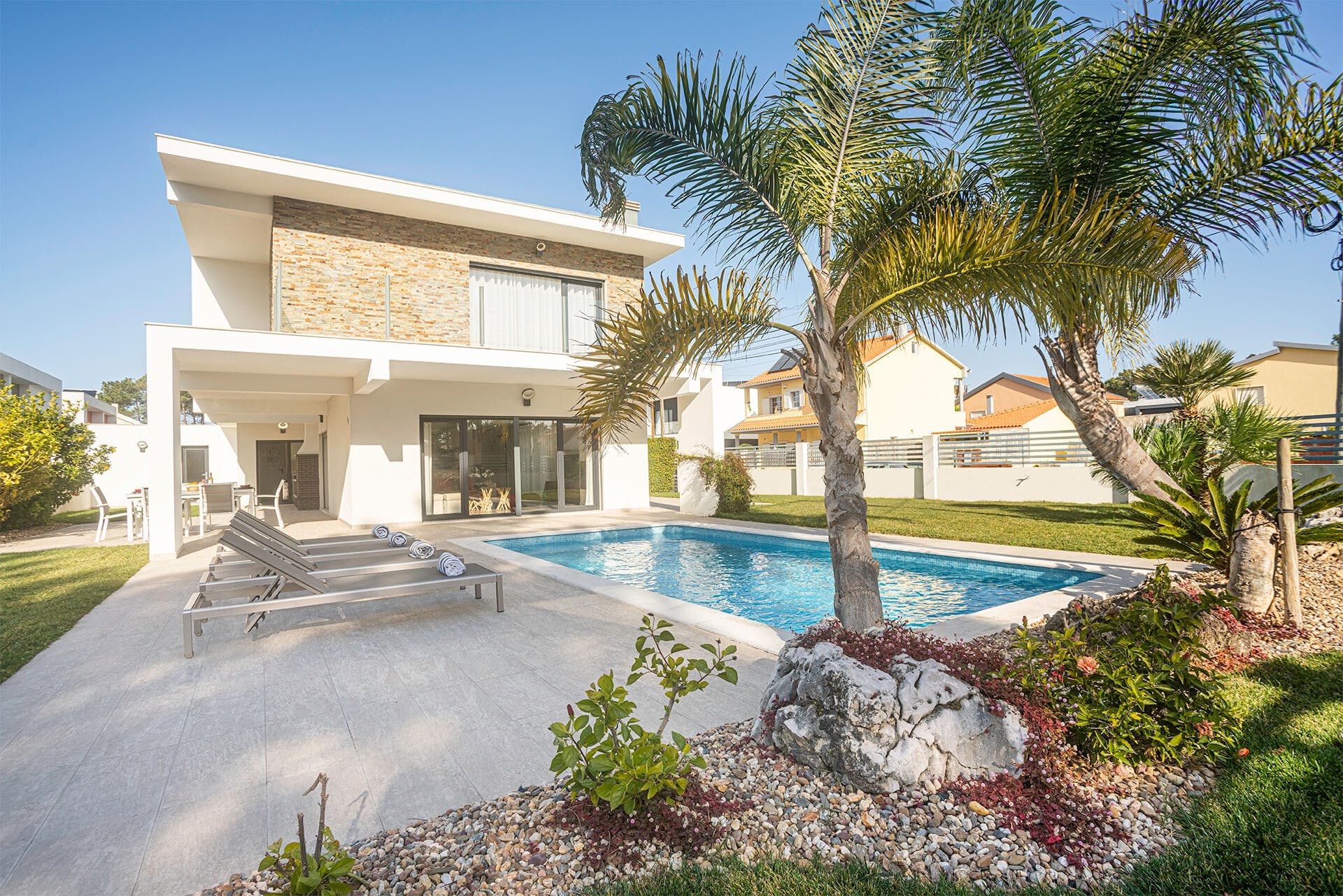 Casa Arrábida Aroeira: Spacious 4-Bedroom Apartment with Seaview and Pool, Aroeira