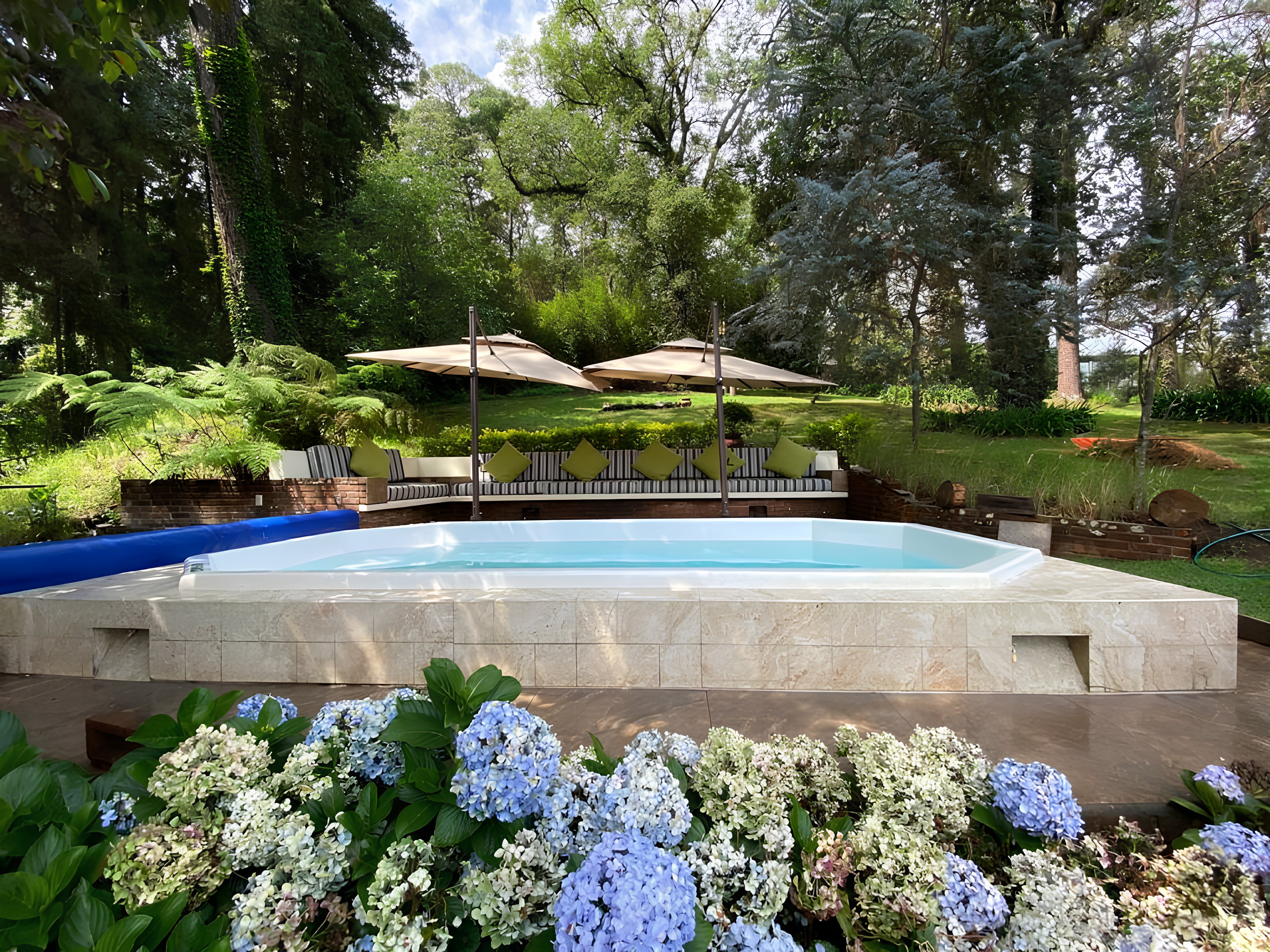 Casa Avándaro Valle: Luxurious 3-Bedroom Apartment with BBQ and Terrace, State of Mexico