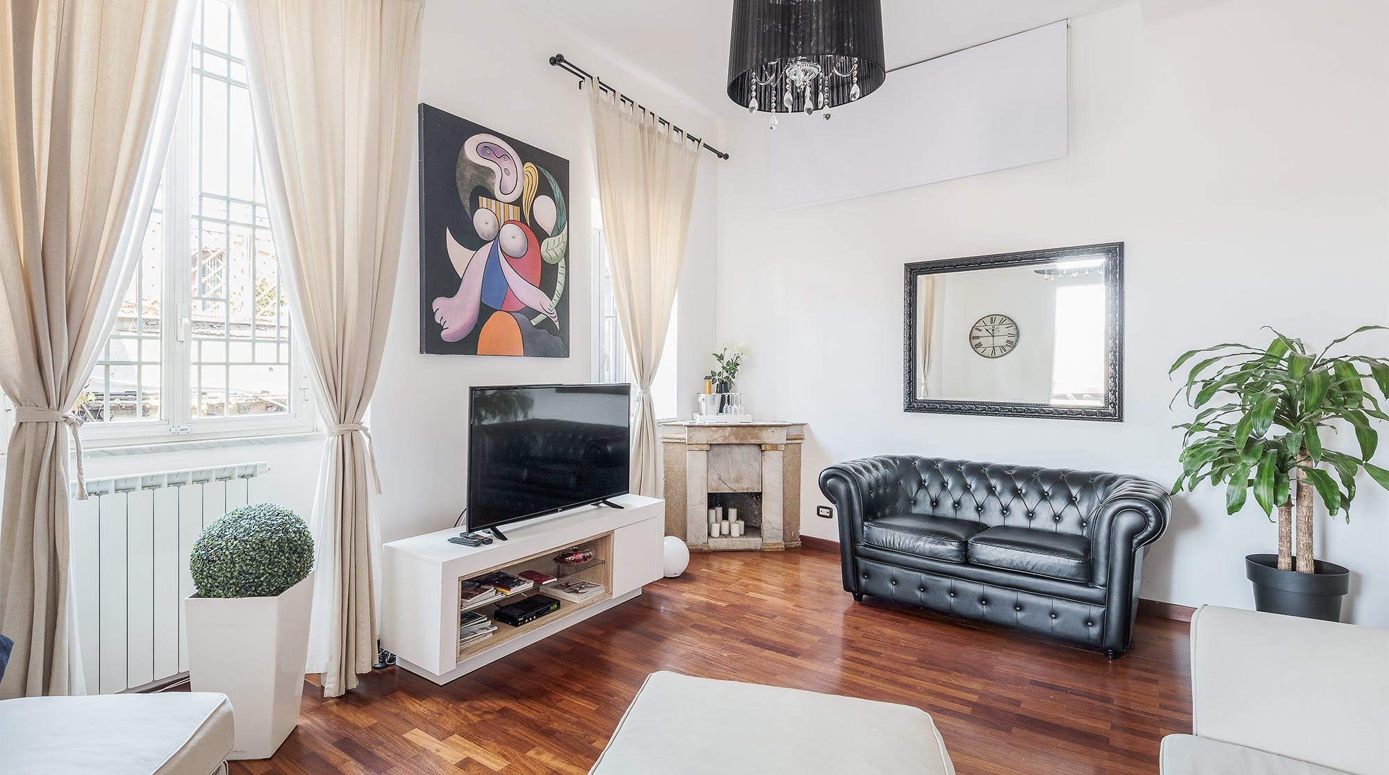 Casa Babuino Spagna: Chic 2-Bedroom Apartment with Balcony, Rome Spagna