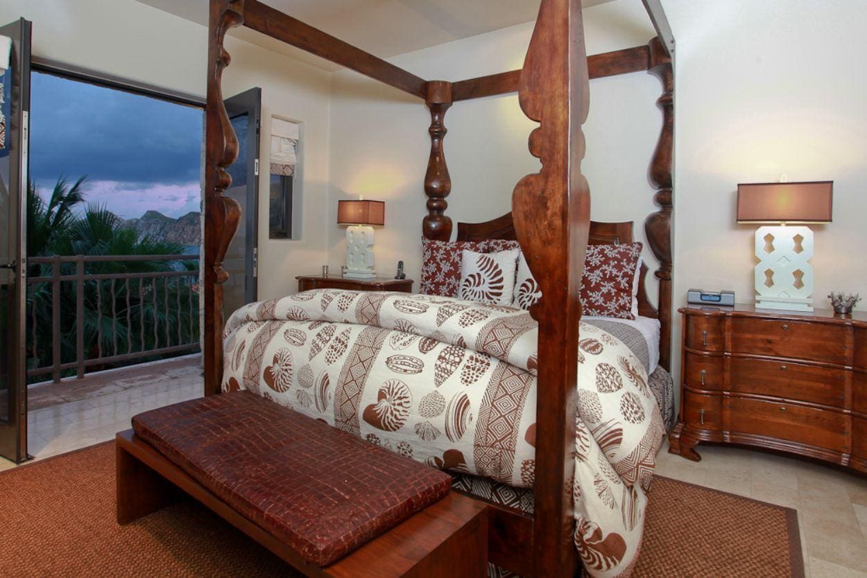 Casa Bahía Dorada: 4-Bedroom Resort Villa Rental Cabo San Lucas with Pool and Sea Views