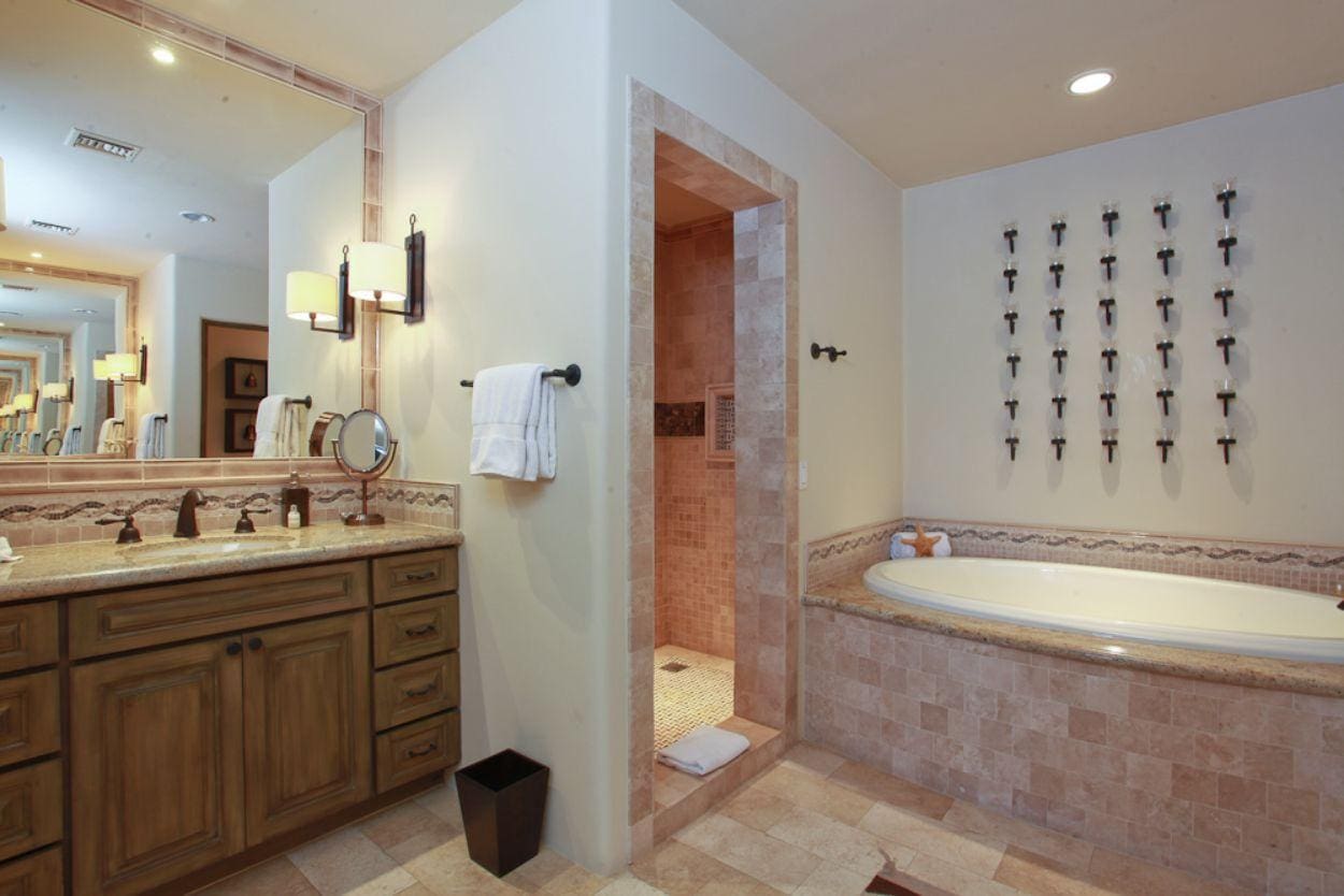 Casa Bahía Dorada: 4-Bedroom Resort Villa Rental Cabo San Lucas with Pool and Sea Views