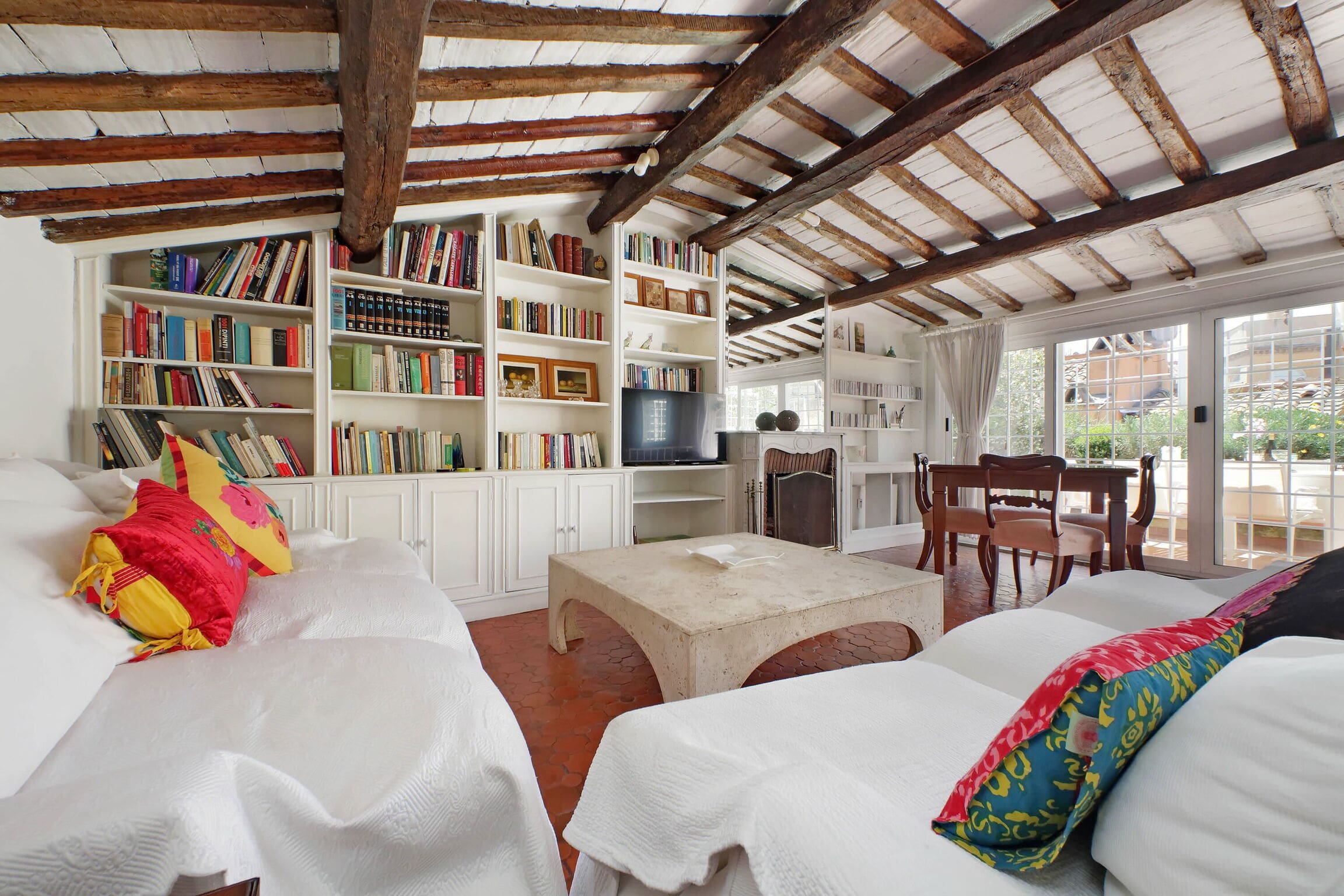 Casa Bernini Navona: Chic 2-Bedroom Apartment with Terrace, Navona Rome