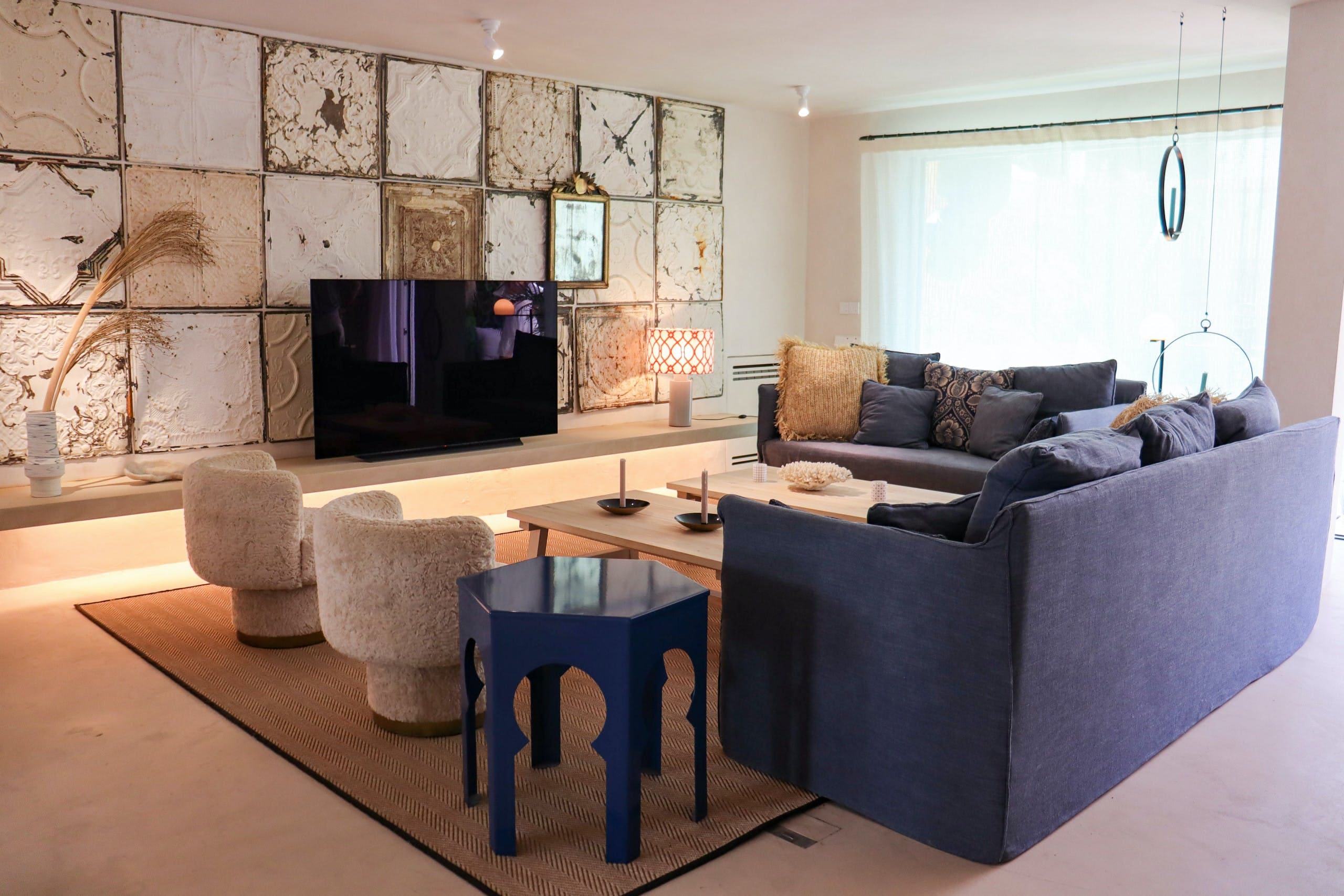 Casa Biznaga Marbella: 4-Bedroom Beachfront Apartment with Pool and Tennis Court, Marbella