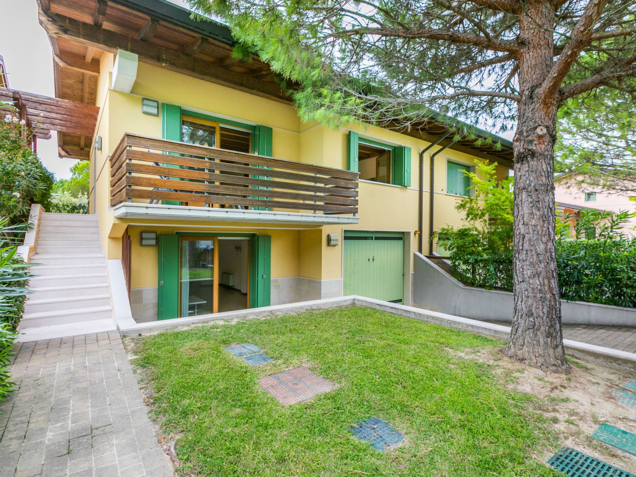 Casa Bora Lignano Lignano Riviera: Spacious 3-Bedroom Family Villa with Golf Course Access and Resort Facilities in Lignano Riviera Italy