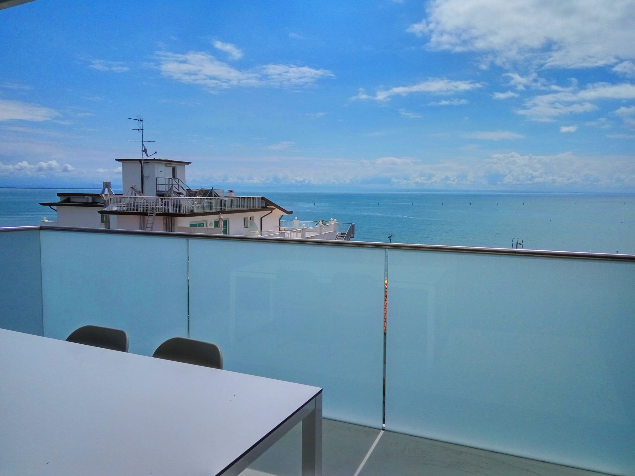 Casa Bora Lignano Lignano Sabbiadoro: Modern 2-Bedroom Beachfront Apartment with Sea Views and Air Conditioning in Lignano Sabbiadoro Italy